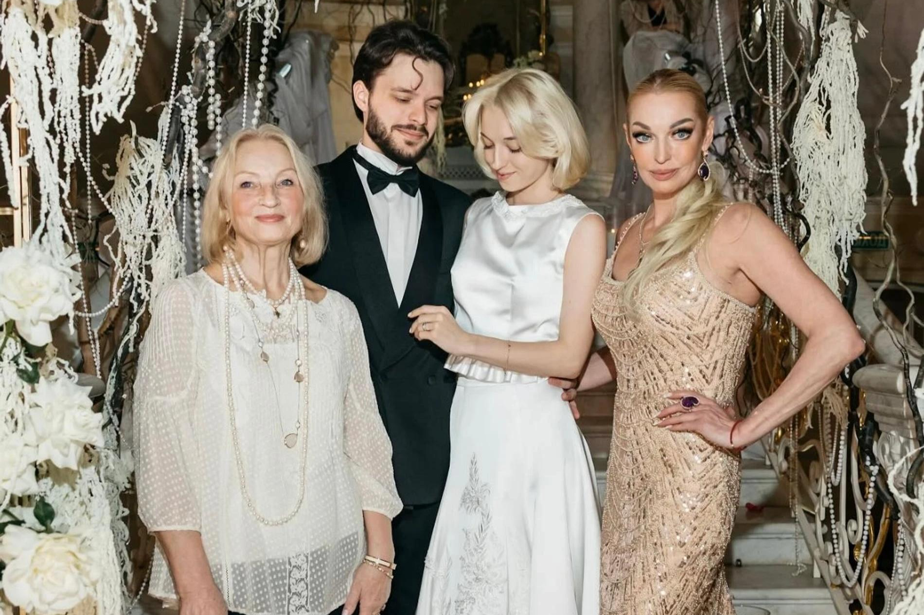 Мама, зять и дочь Анастасии Волочковой с балериной. Фото: Инстаграм (запрещён в РФ) @volochkova_art