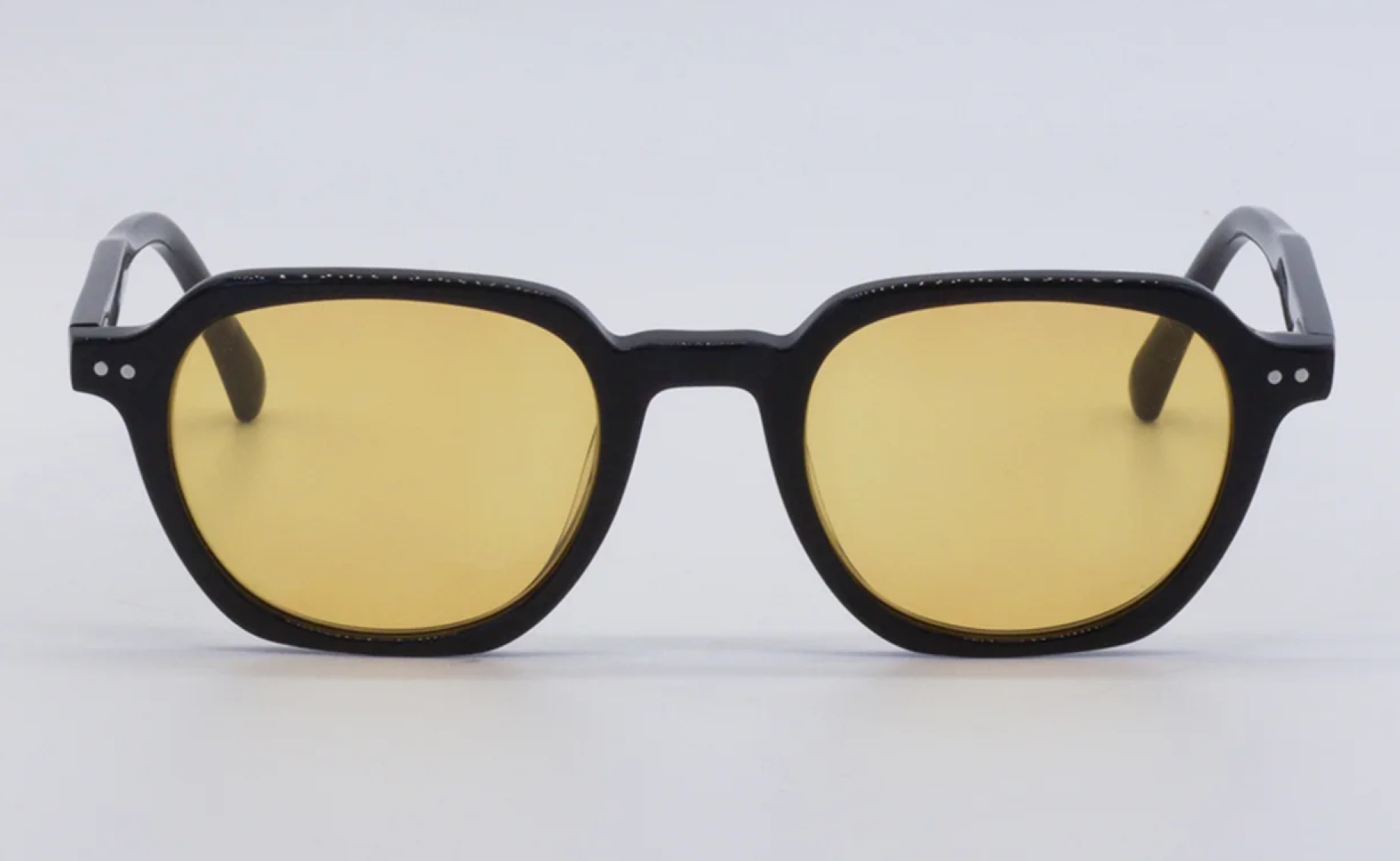 Модные оправы солнцезащитных очков 2025. Фото: Radius