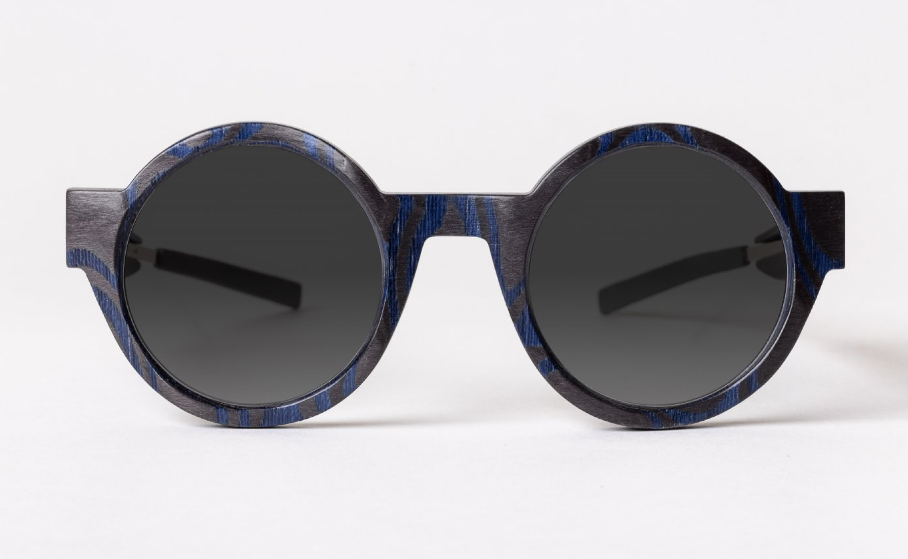 Модные оправы солнцезащитных очков 2025. Фото: Brevno