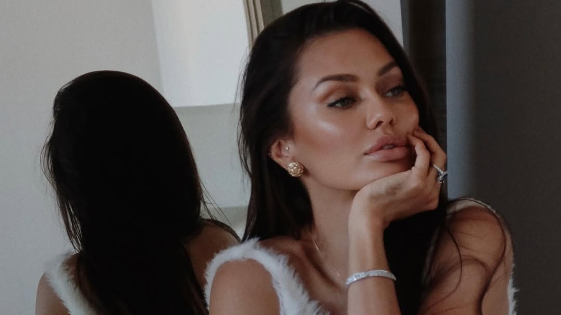 Ұйықтап жатқан әйелдердің кискаларының суреттері Автокөліктегі порно фото видео