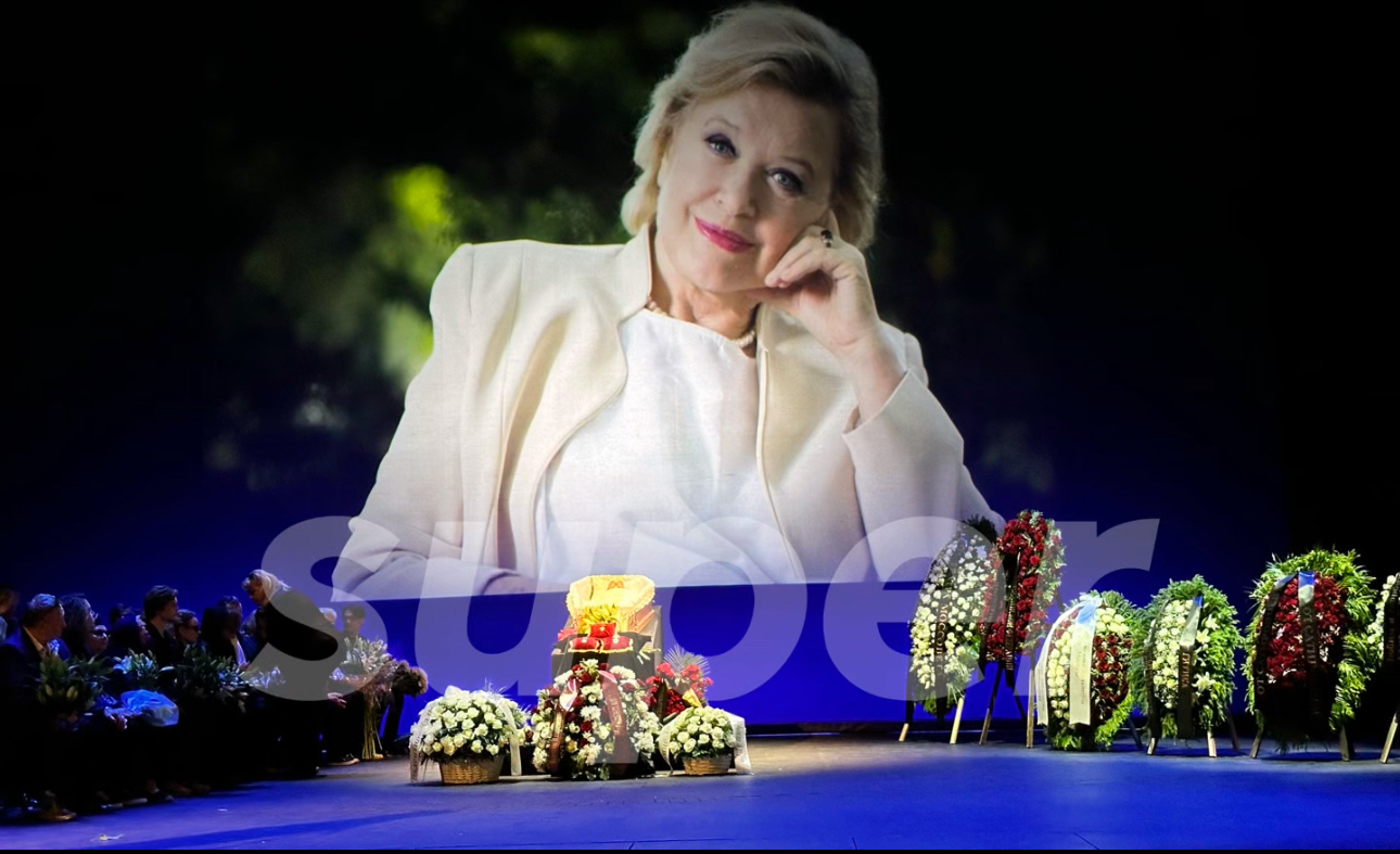 Прощание с Валентиной Талызиной в театре имени Моссовета. Фото: Super