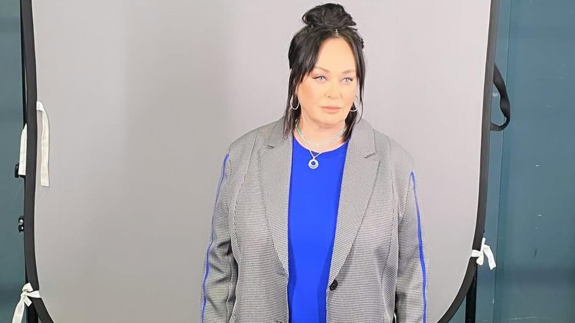 Порно: Бес жігіт бір жезөкшемен айналысады