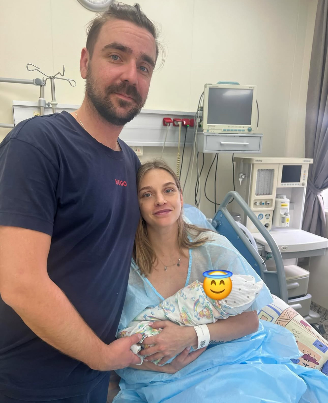 Карина Асмус с супругом Александром и новорождённой дочерью. Фото: Instagram (Запрещён в РФ) @karina___asmus