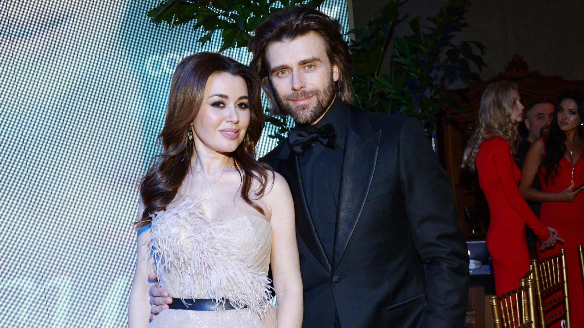 Орманда онлайн порнороликтерді ұстады Дәстүрлі емес секс