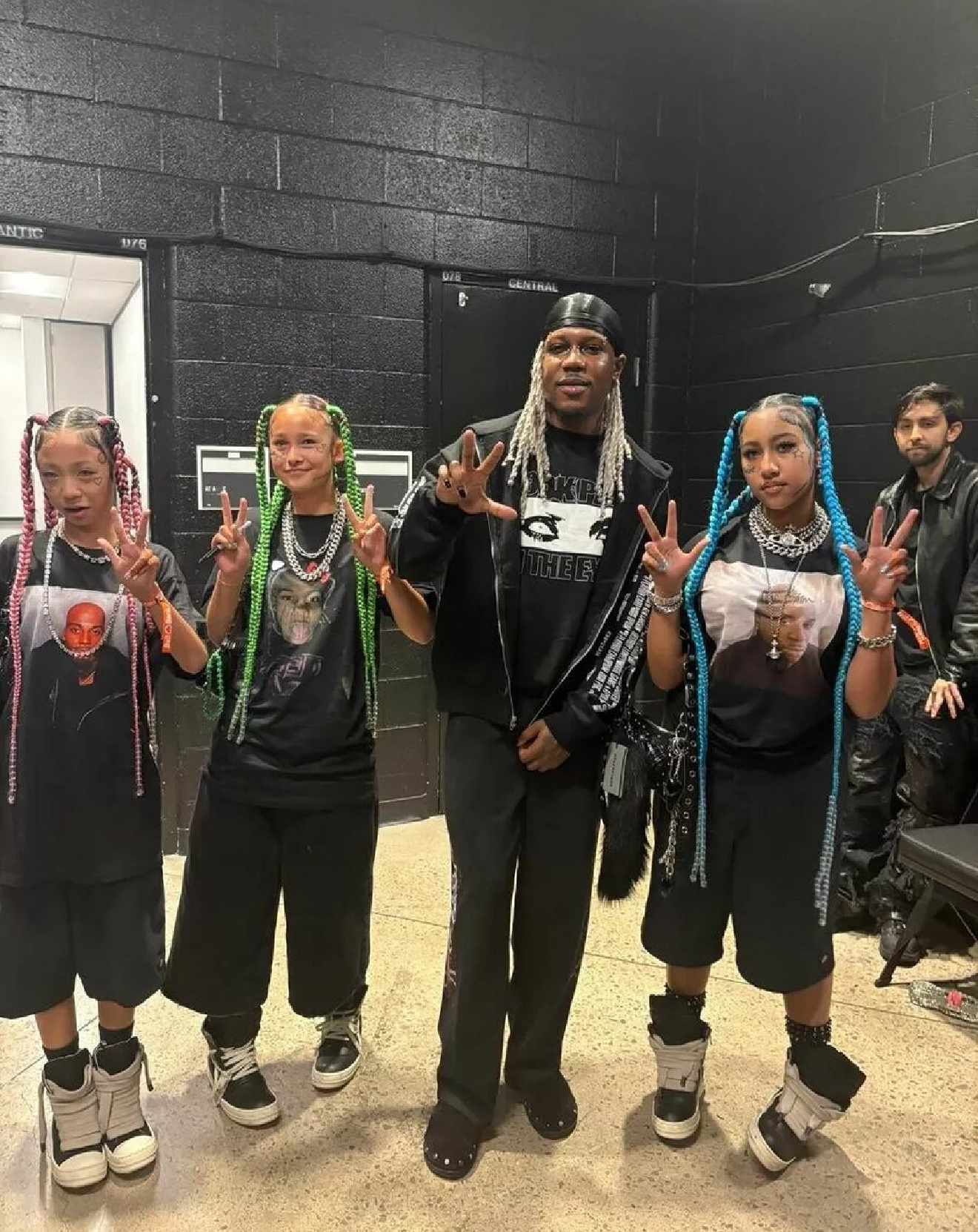 Норт Уэст с подругами и американским рэпером. Фото: Соцсети