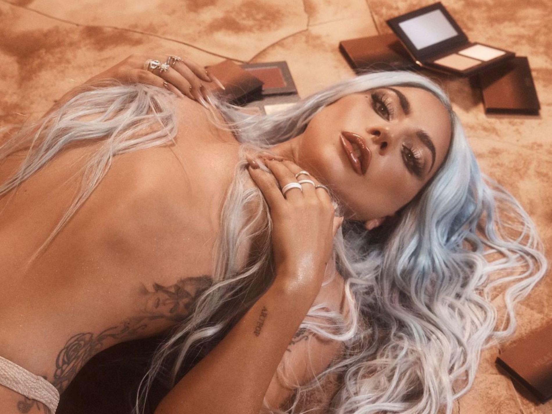 Леди Гага снялась обнаженной для рекламы своего бренда - Super.ru. 