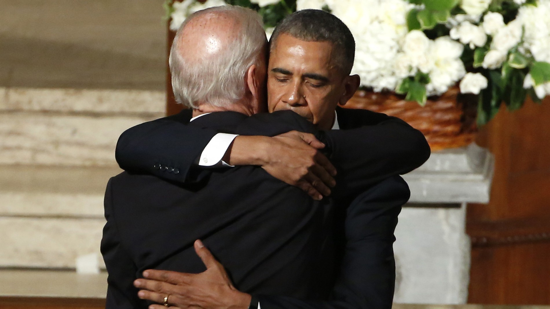 Барак Обама и Джо Байден на похоронах Бо Байдена. Фото: Getty Images