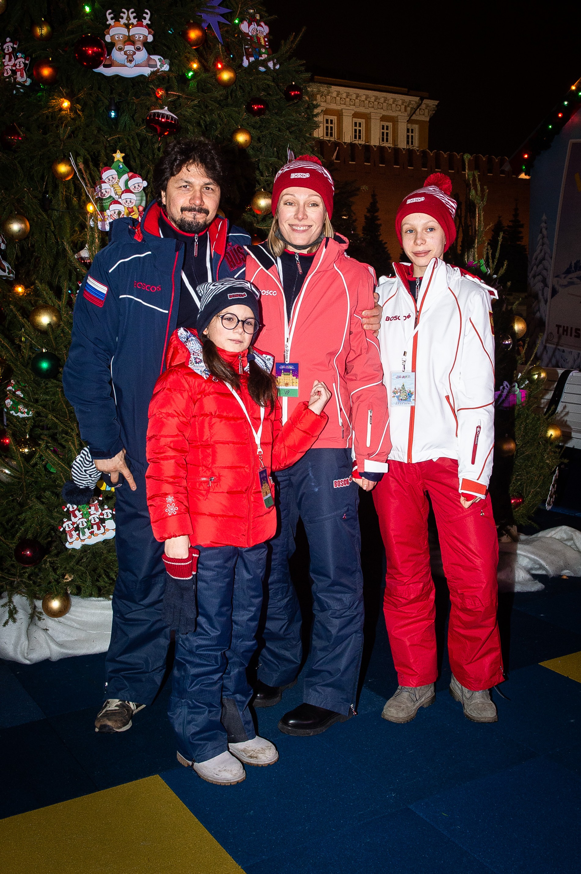 Ольга Ломоносова и Павел Сафонов с детьми