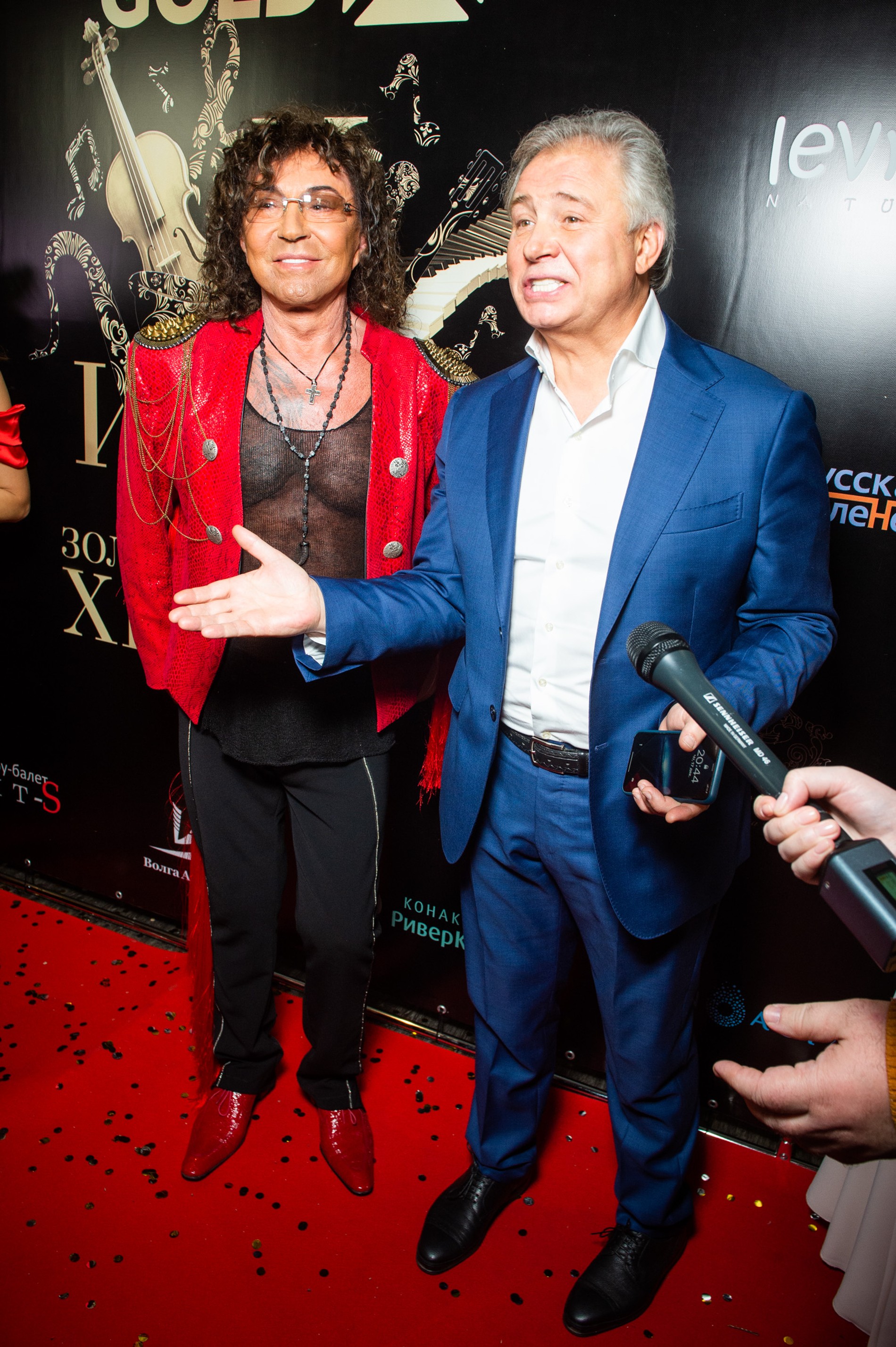 Валерий Леонтьев с представителем