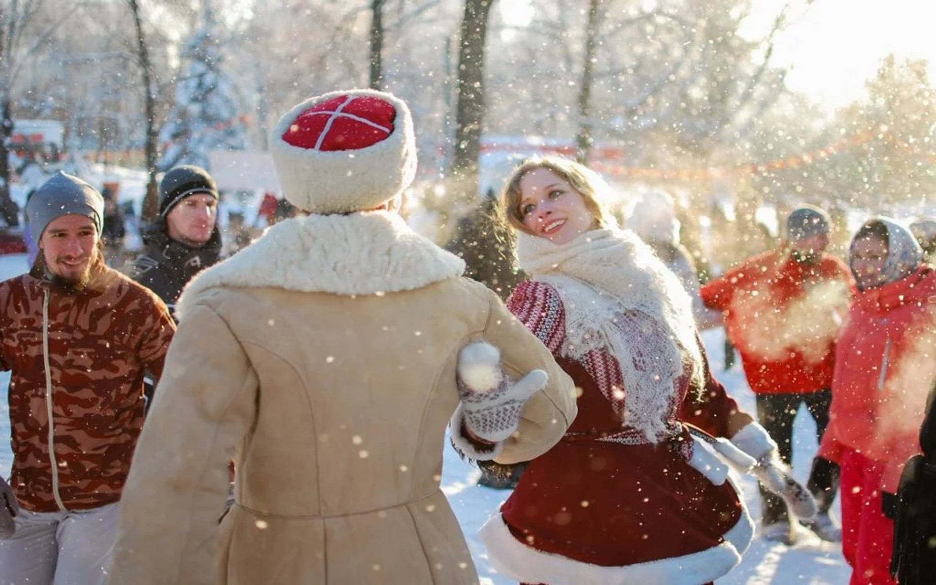 Прелестная Снегурка получила от Дедов Морозов двойное проникновение