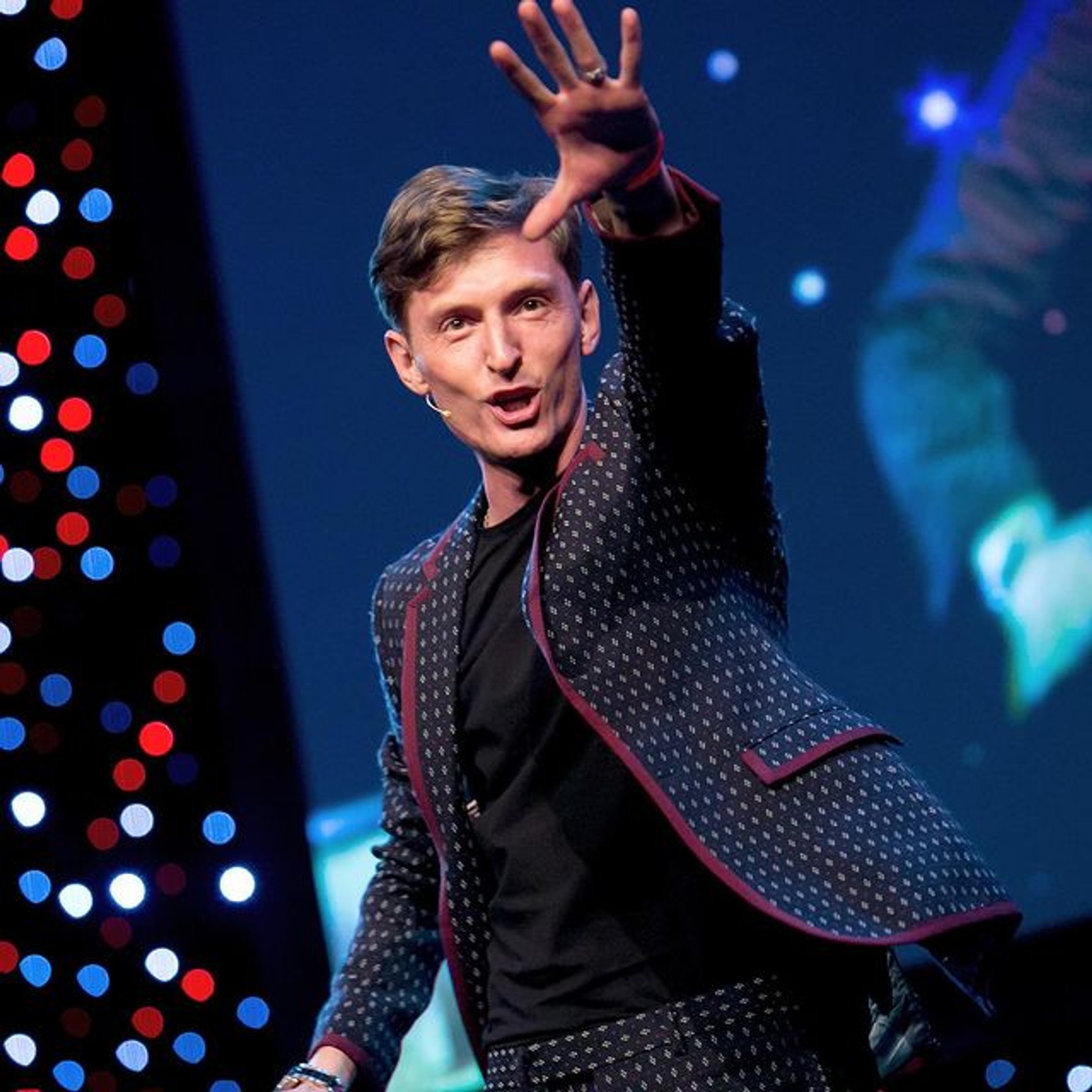 Павла Волю назвали любимым юмористом 12% россиян