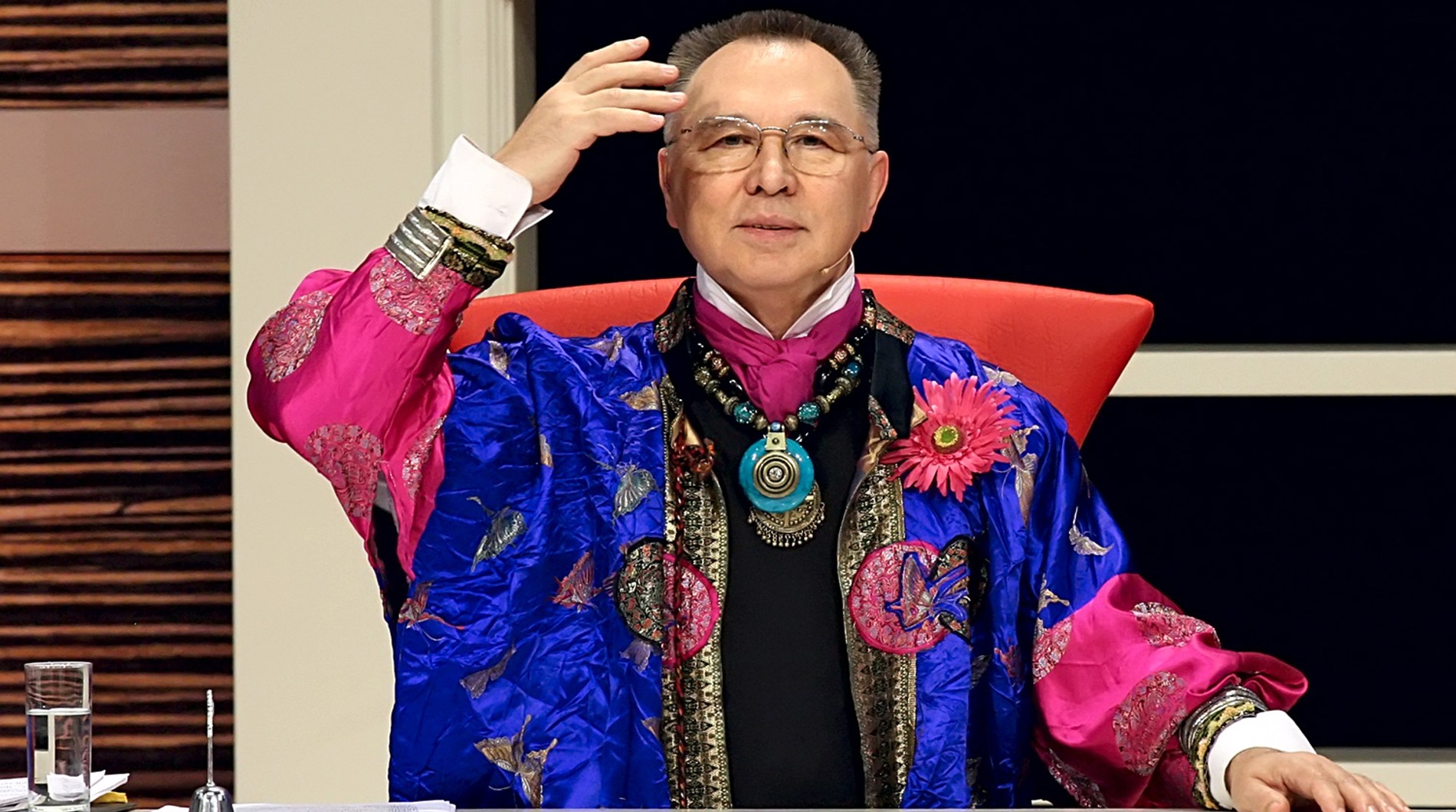 Зайцев на съемках программы «Модный приговор». Фото © ТАСС