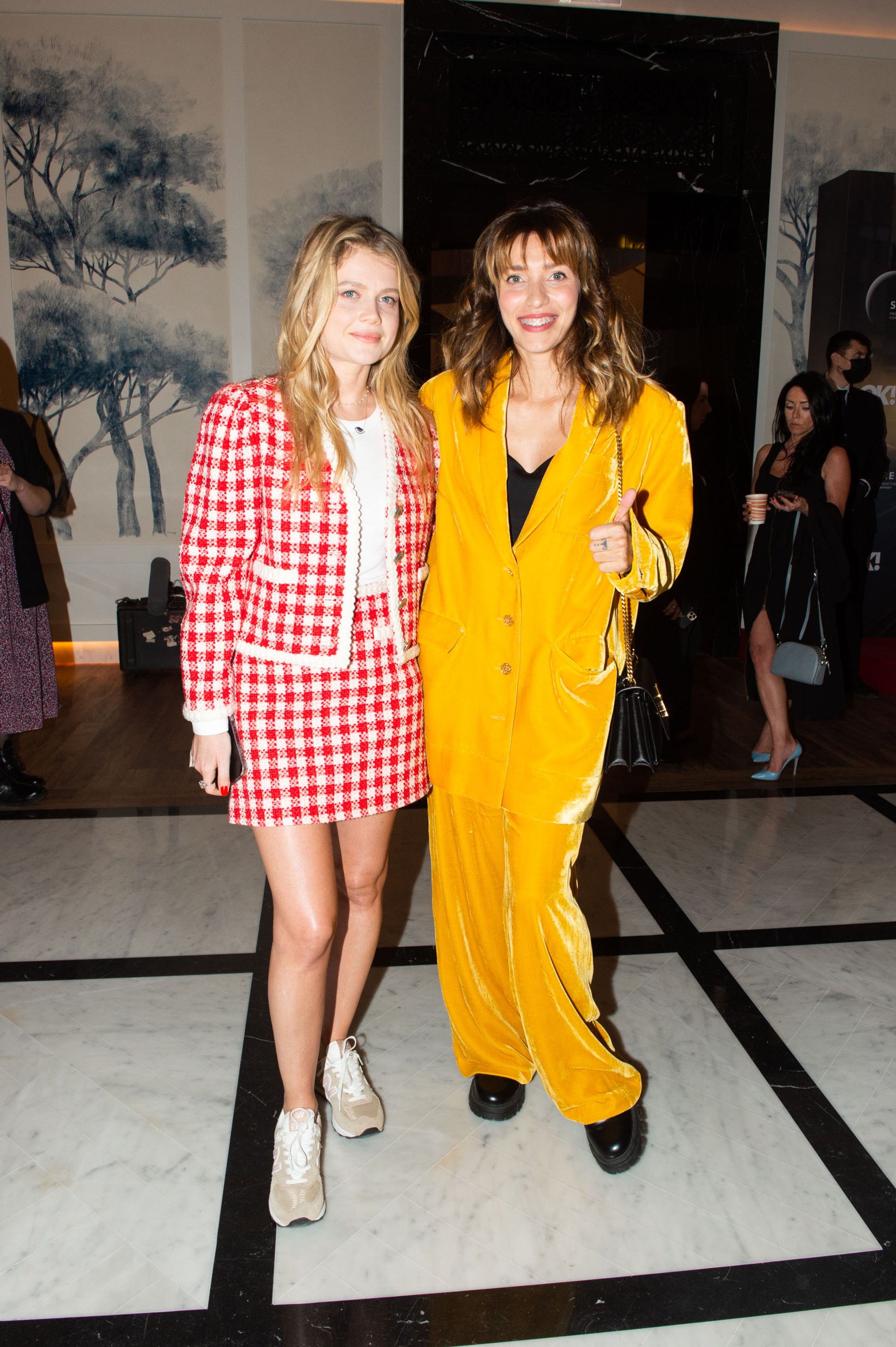 Мария Ивакова и Регина Тодоренко