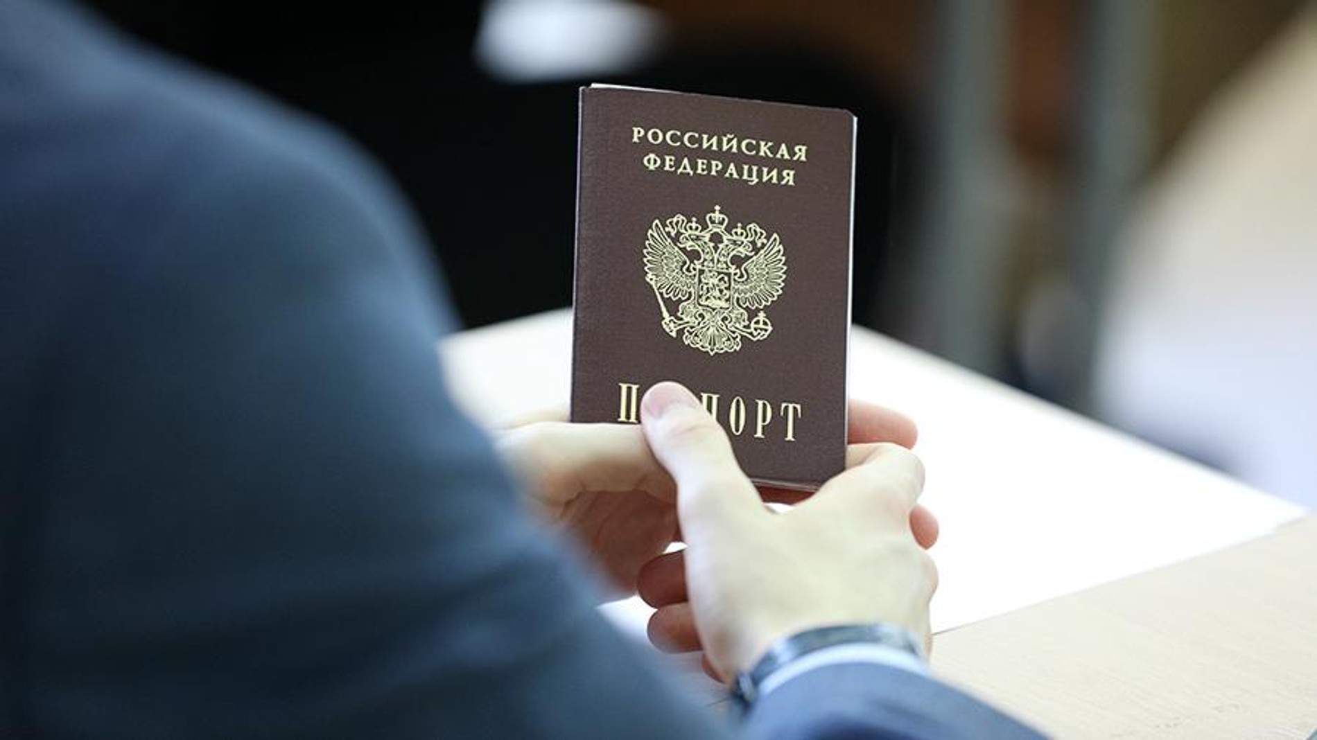 Штампы в паспортах россиян о детях и браке станут необязательными