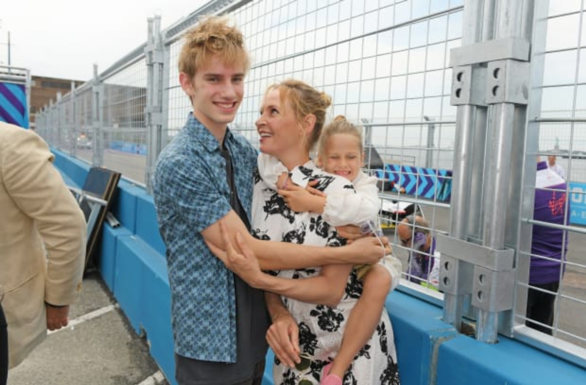 Ума Турман с сыном Левоном Роуэном и дочерью Луной, фото: Getty