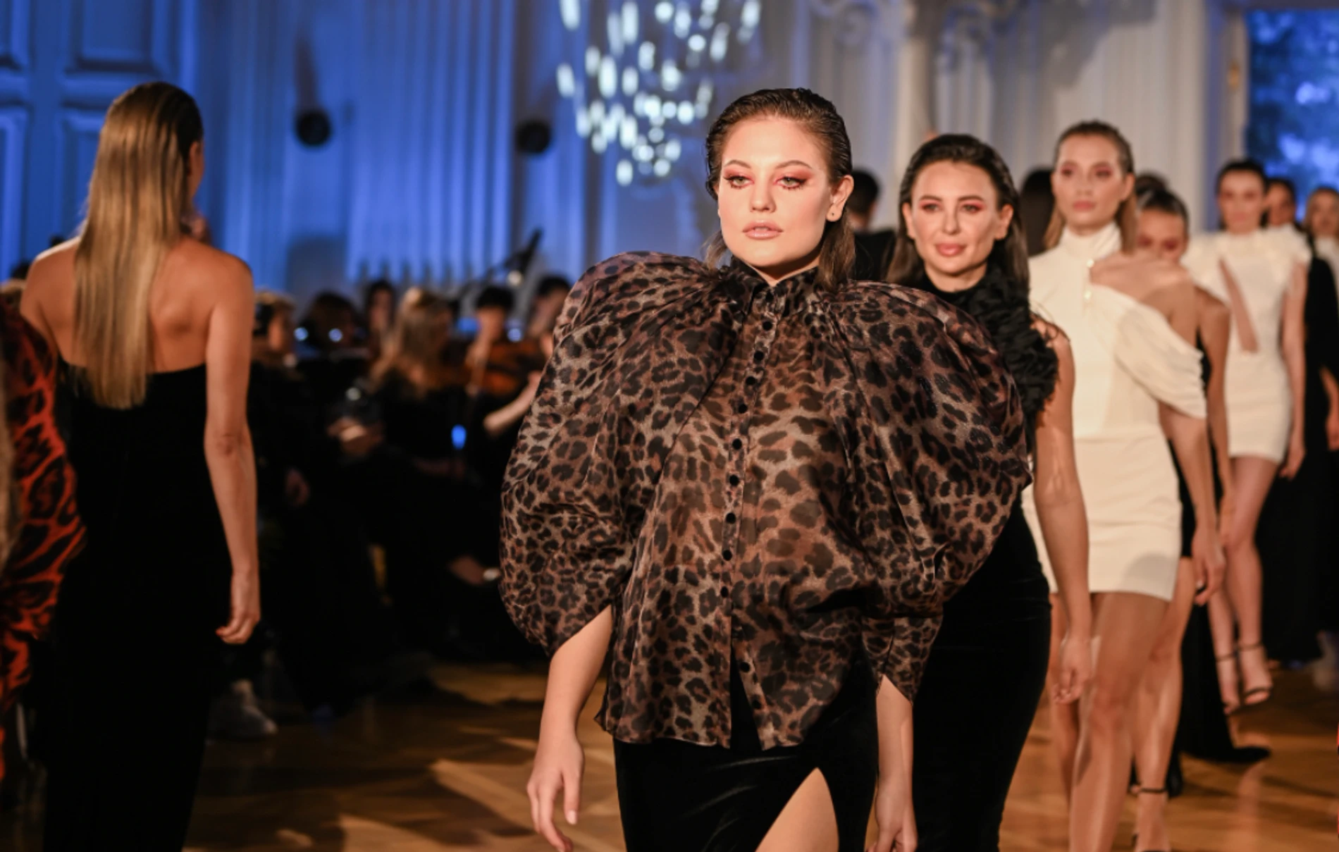 Жена Моргенштерна, Лобода и Миногарова вышли на подиум на показе бренда  Bicholla в Москве