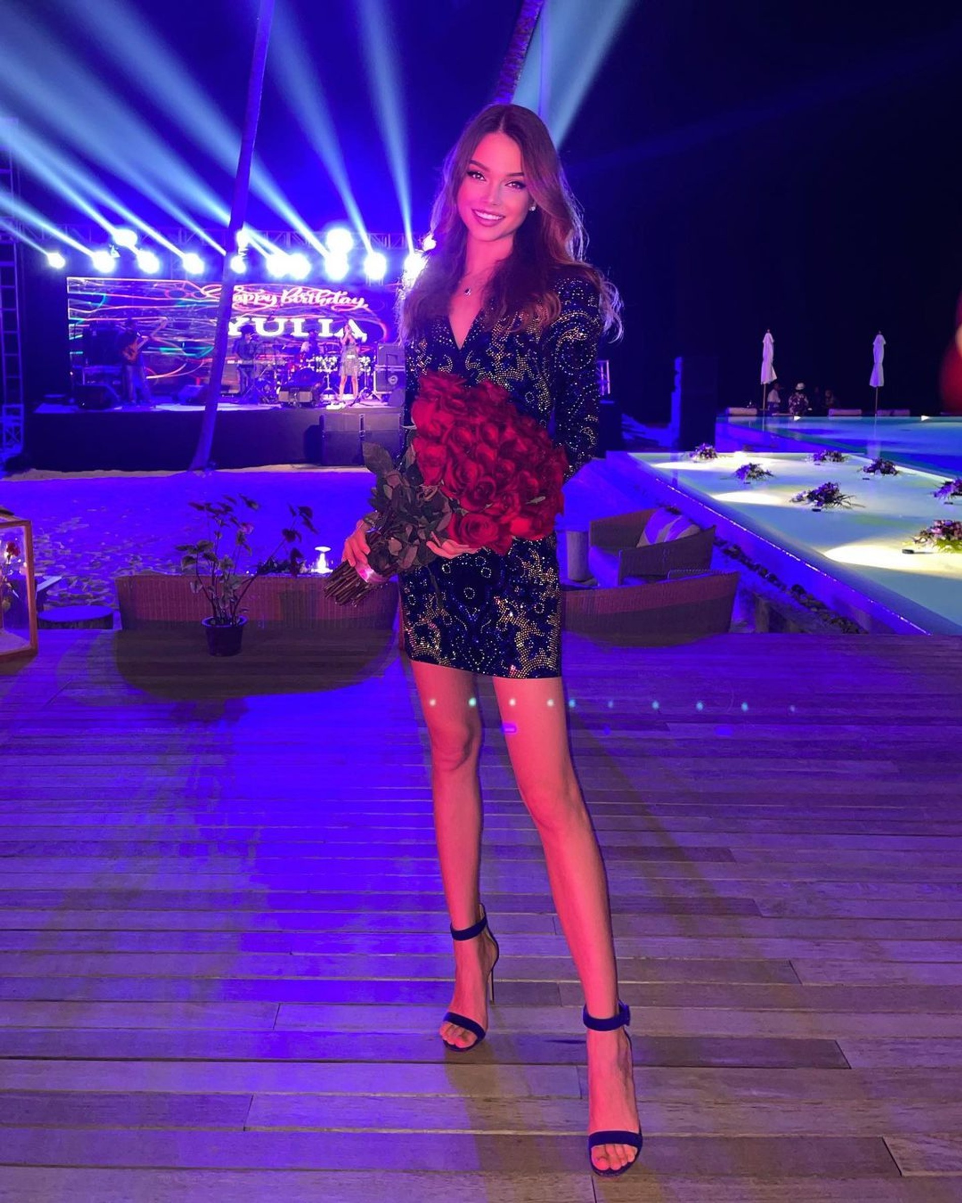 Юлия отпраздновала 21-летие на Мальдивах. Для нее выступал Дмитрий Маликов