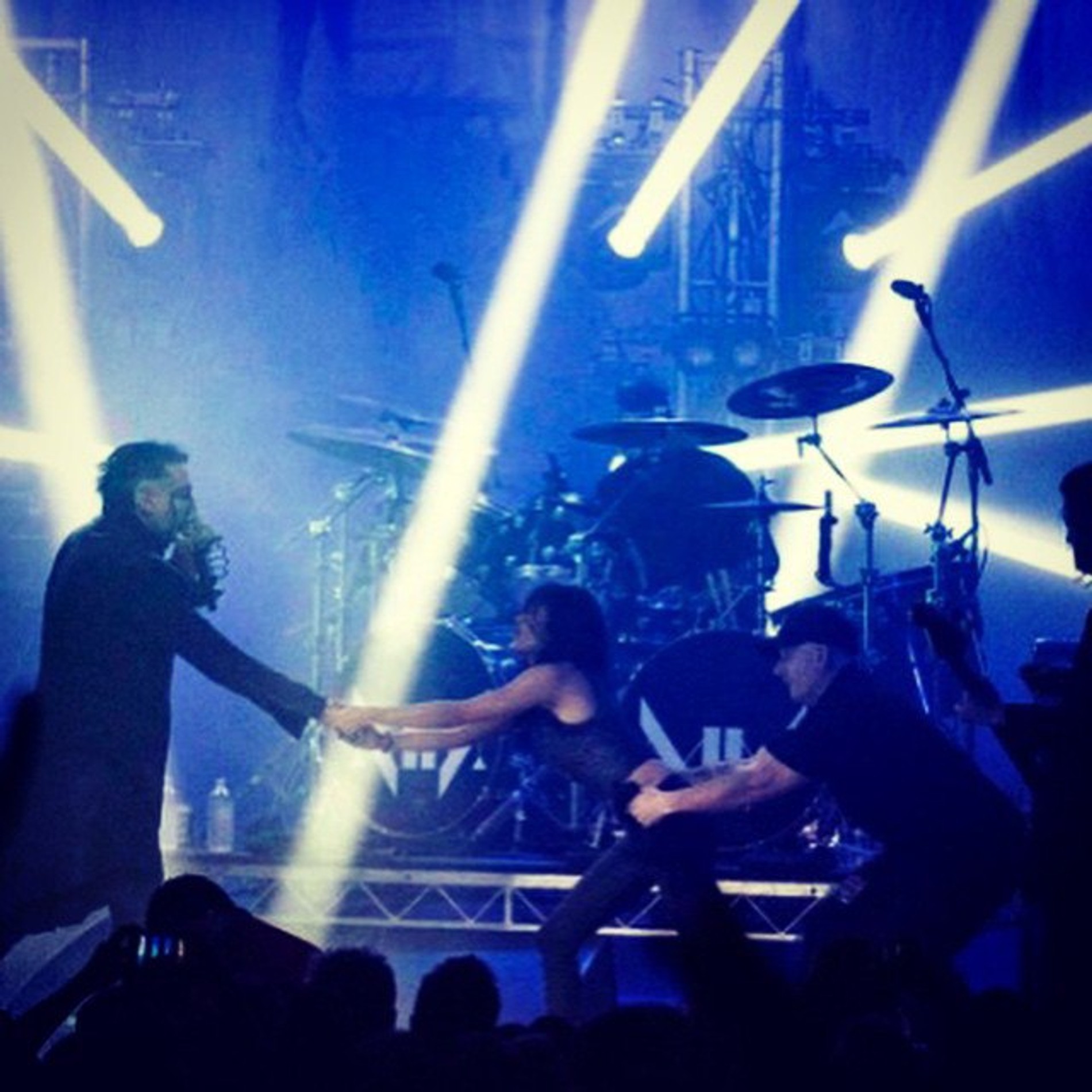 Мэрилин Мэнсон и фанатка. Фото: @marilynmanson