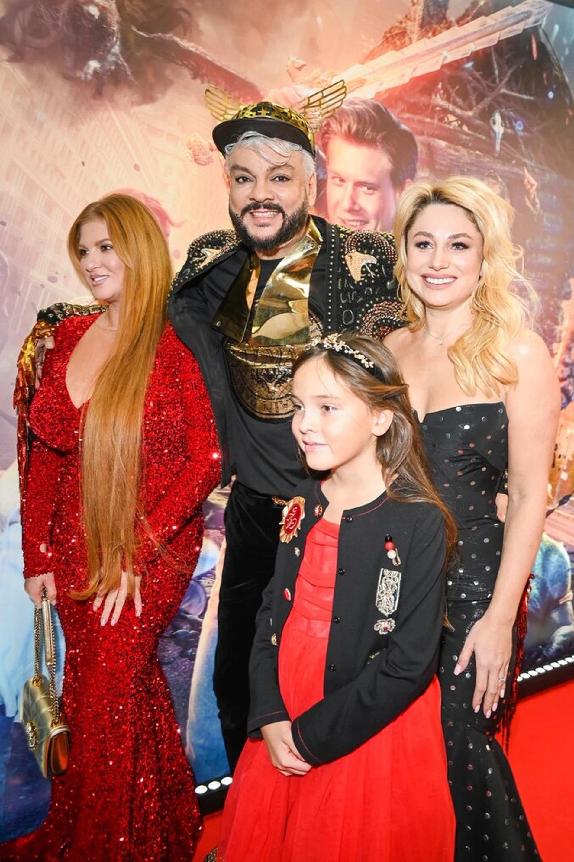 Филипп Киркоров с дочерью Аллой-Викторией, Натальей Гордиенко и Инной Тлиашиновой
Фото: Super.ru