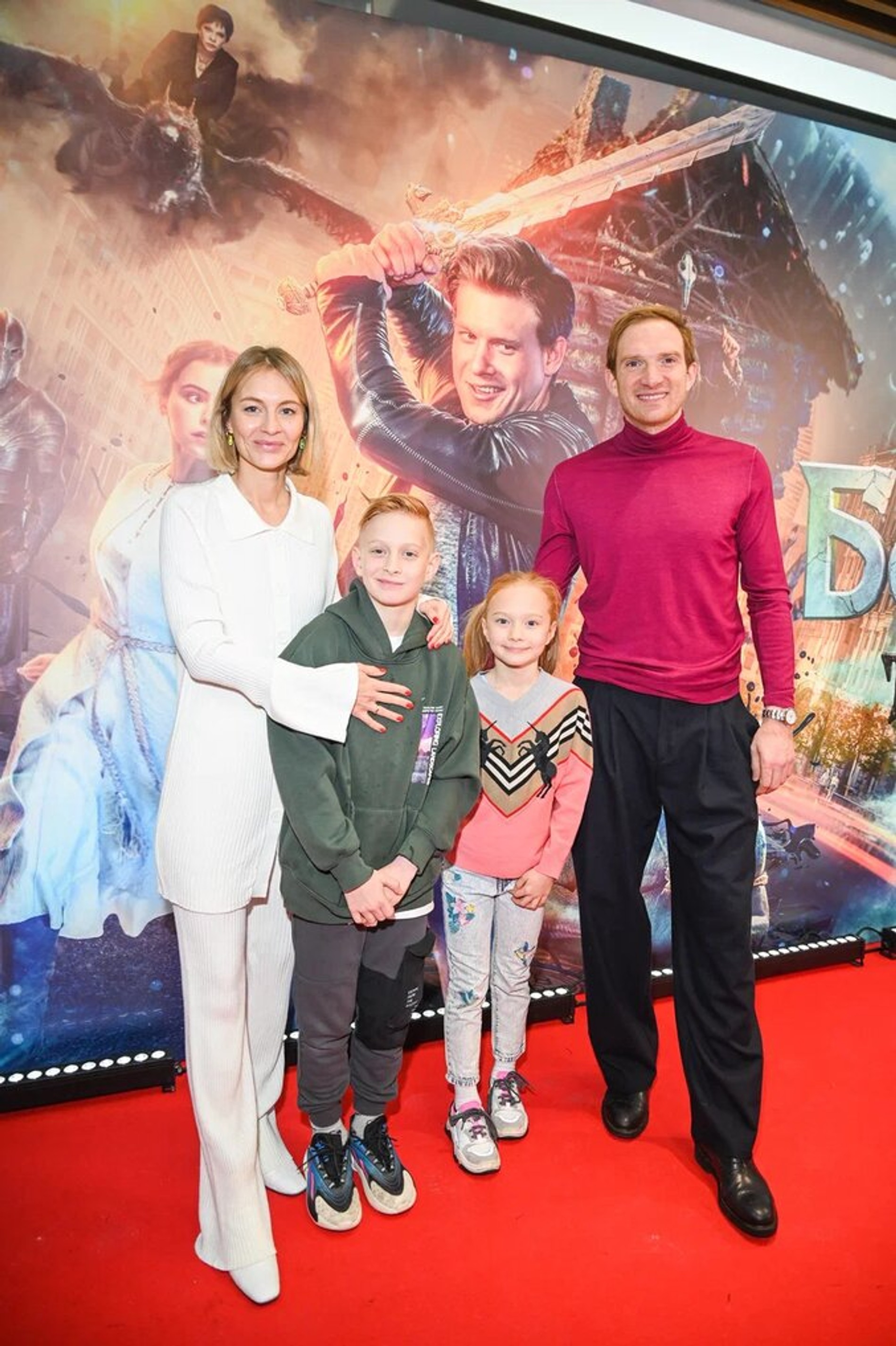 Андрей Бурковский с семьей