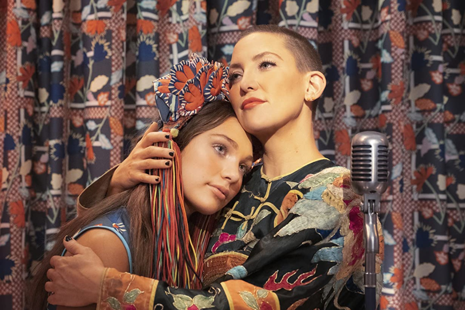 Мэдди Зиглер и Кейт Хадсон
Фото: кадр из фильма «Мьюзик»