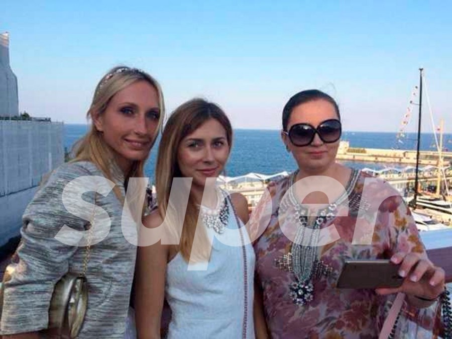 Людмила Бурлакова с дочерьми Еленой и Вероникой
Фото: Super.ru 