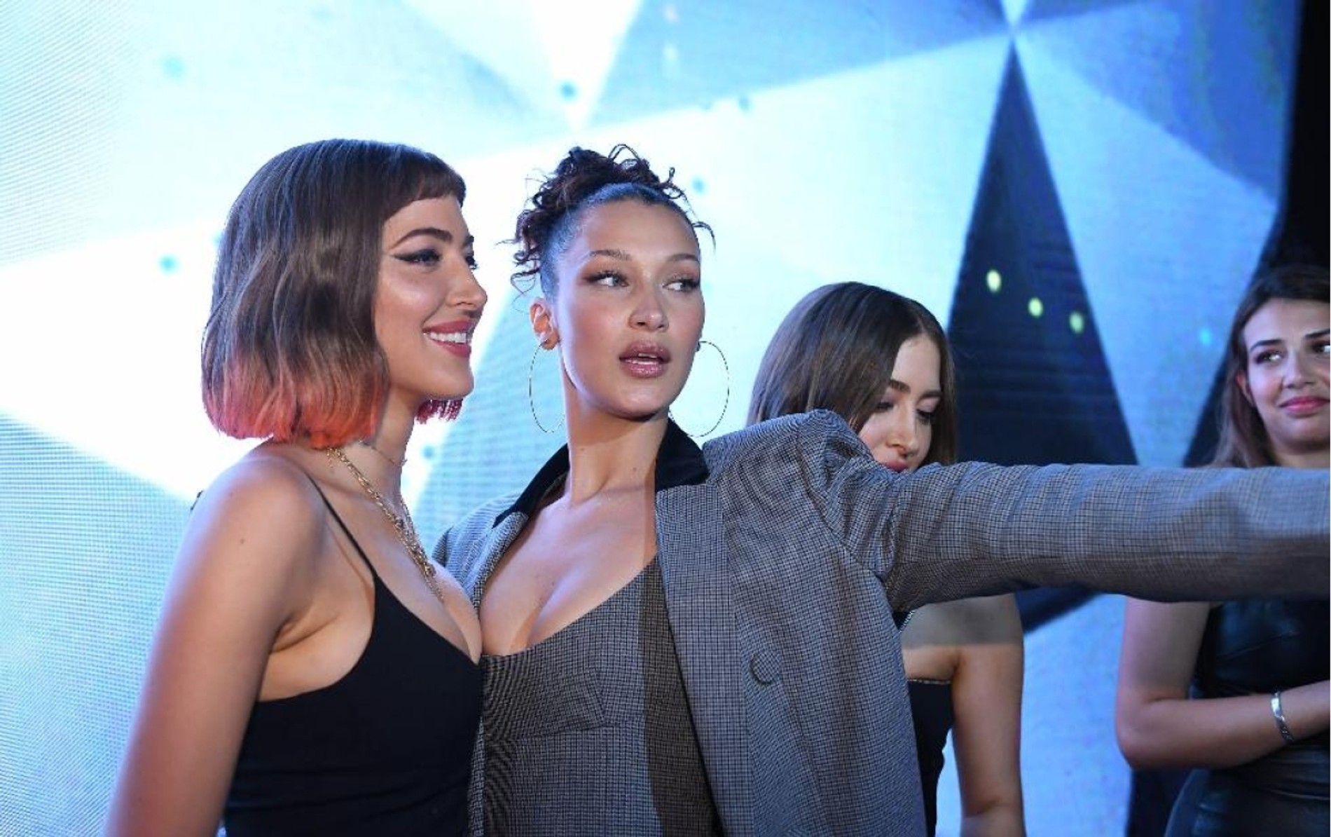 Белла Хадид и сестры Хадра
Фото: Getty Images