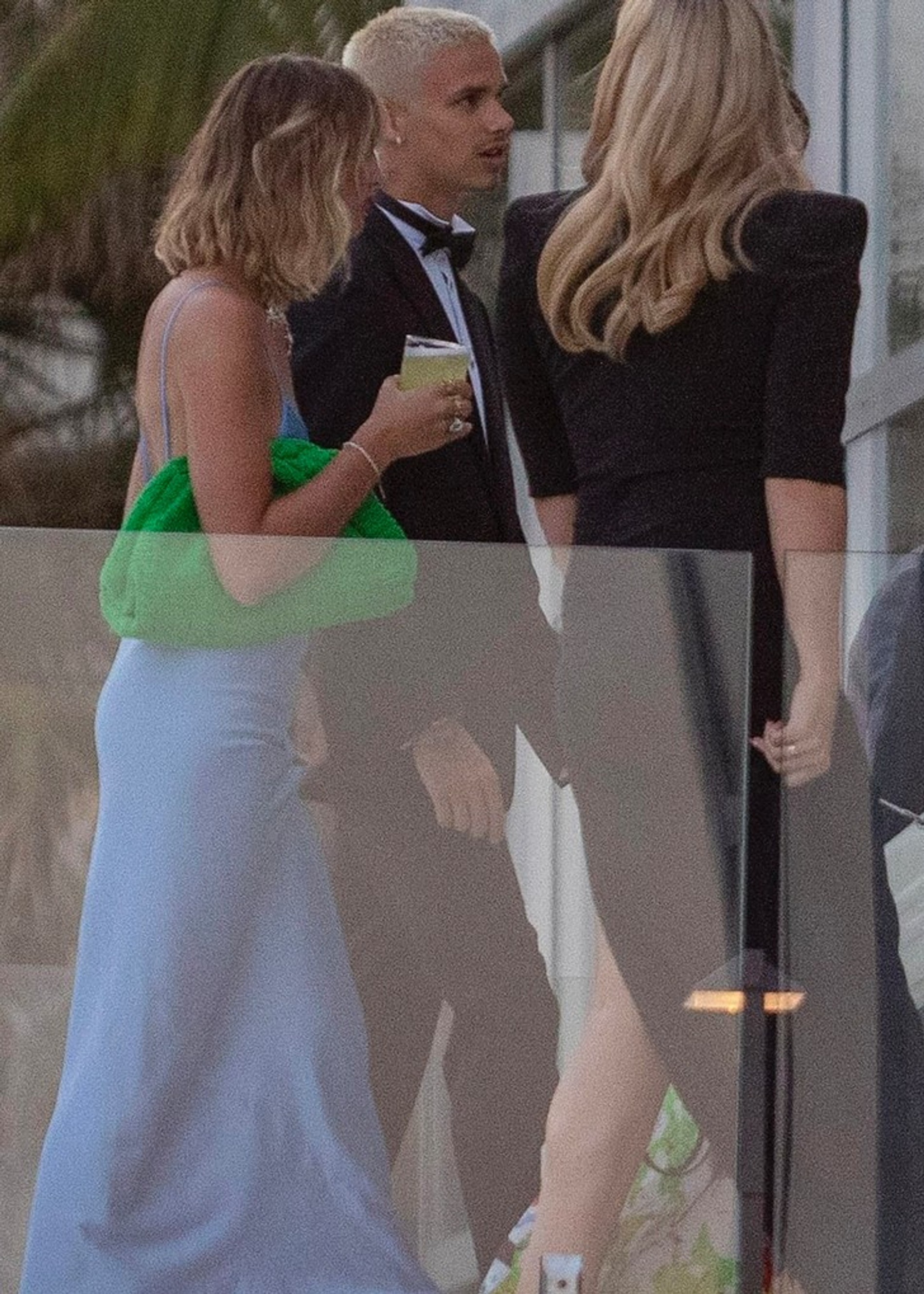 Ромео Бекхэм с девушкой Мией Риган
Фото: Daily Mail / Backgrid / Mega