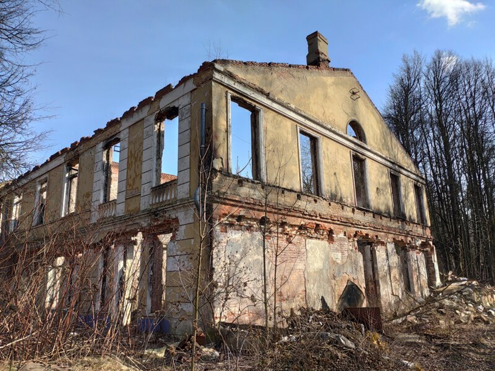 Руины усадьбы Дугино