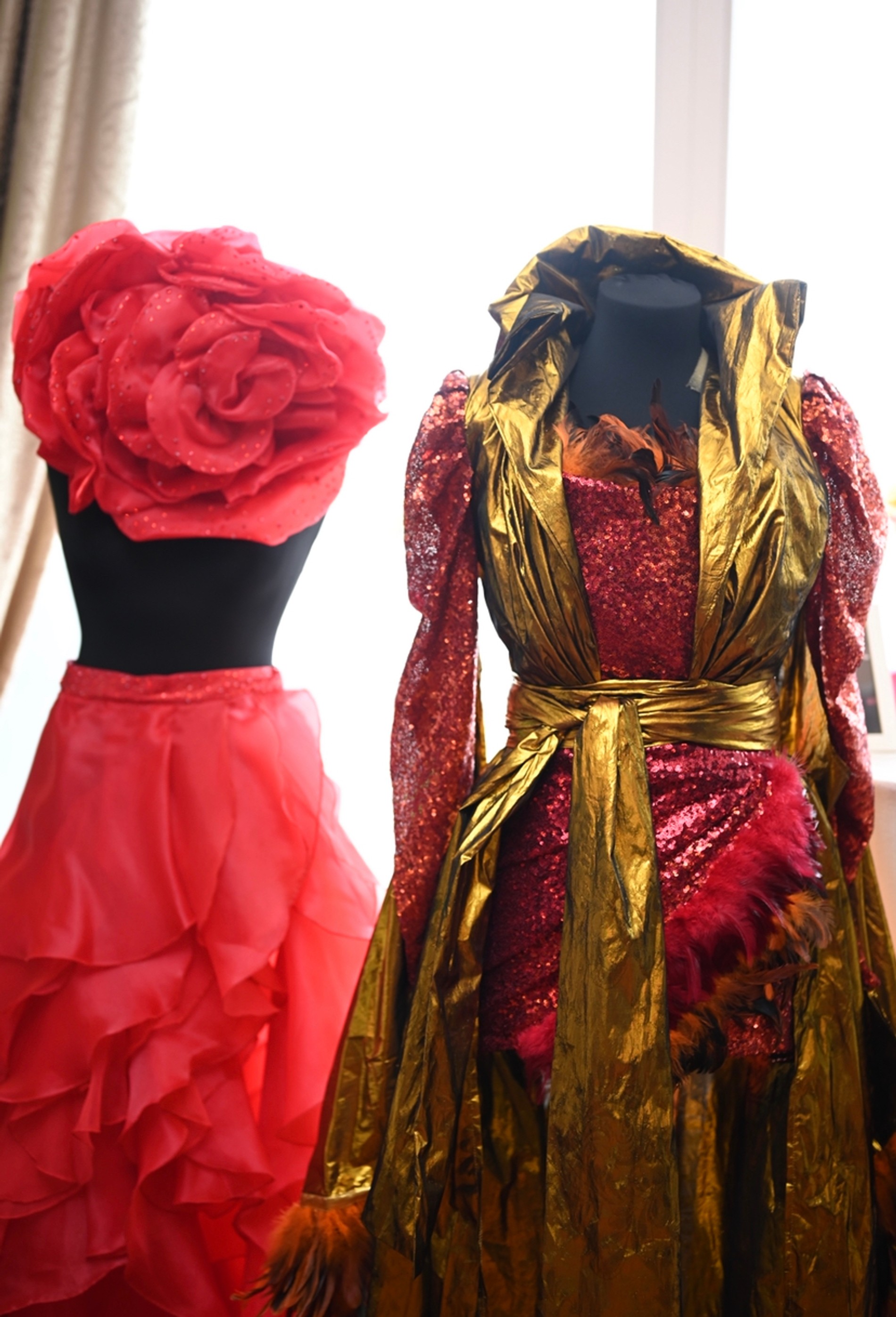 Платье, в котором Бузова появилась на дорожке Премии «Муз-ТВ-2021»