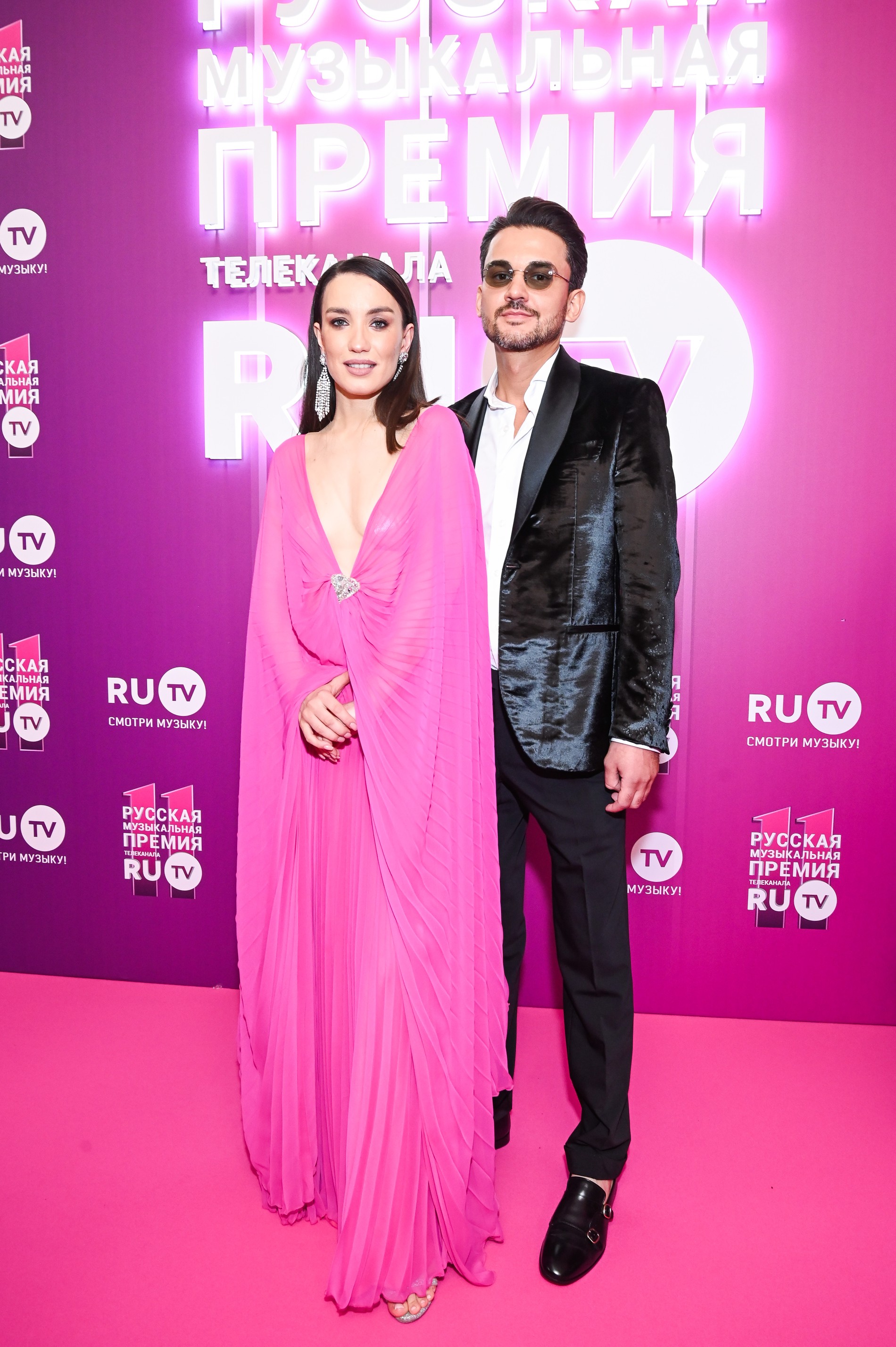 Виктория Дайнеко с молодым человеком
Фото: Super.ru