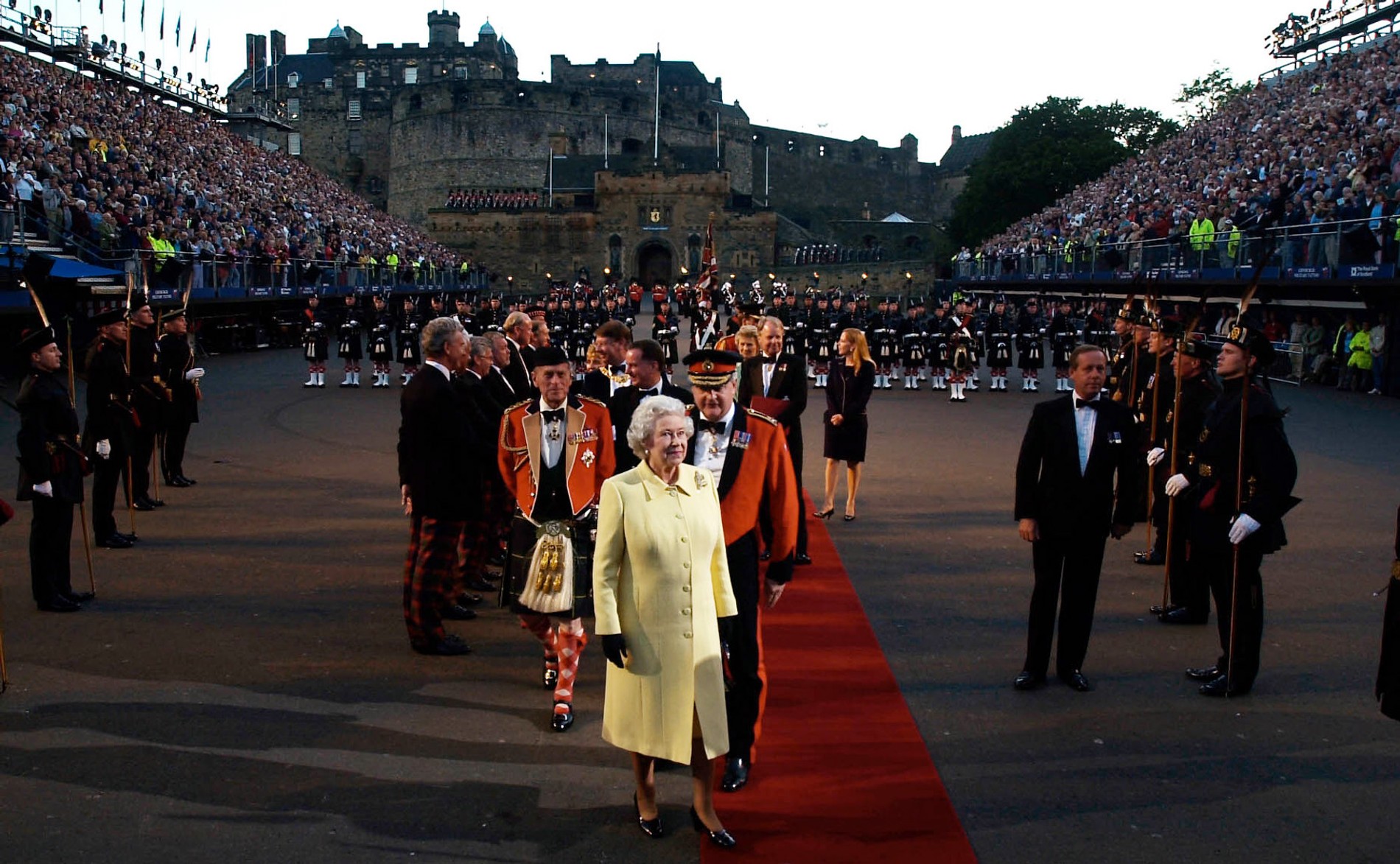 Елизавета на представлении в Эдинбурге, 2002 год