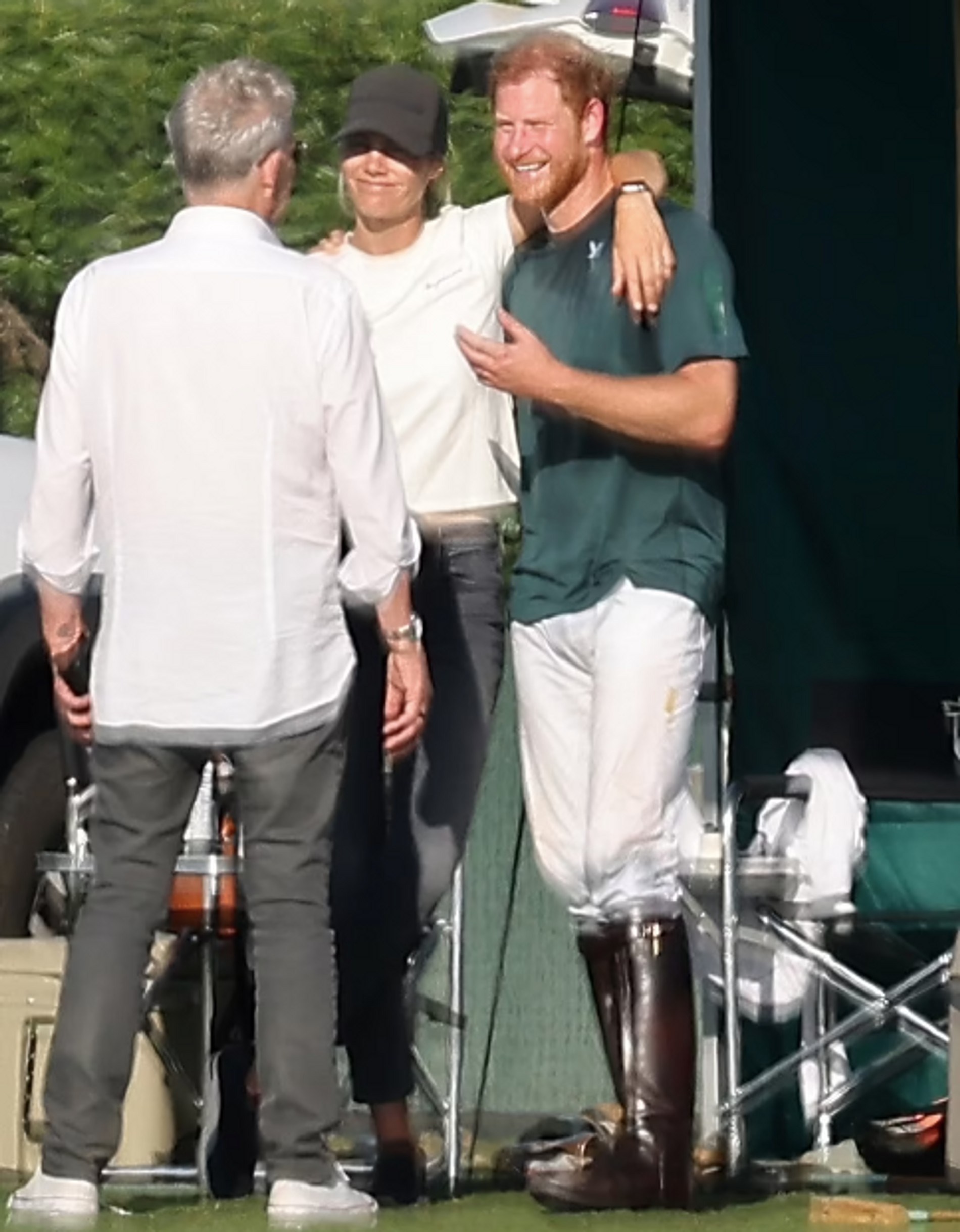 Гарри c женой товарища по команде Начо Фигераса
Фото: Daily Mail