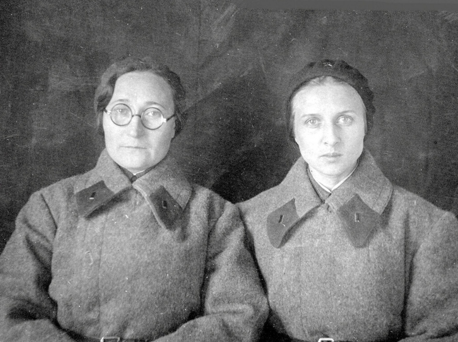 Два капитана — советские женщины-медики, 1942 г. Источник: foto-history.livejournal.com