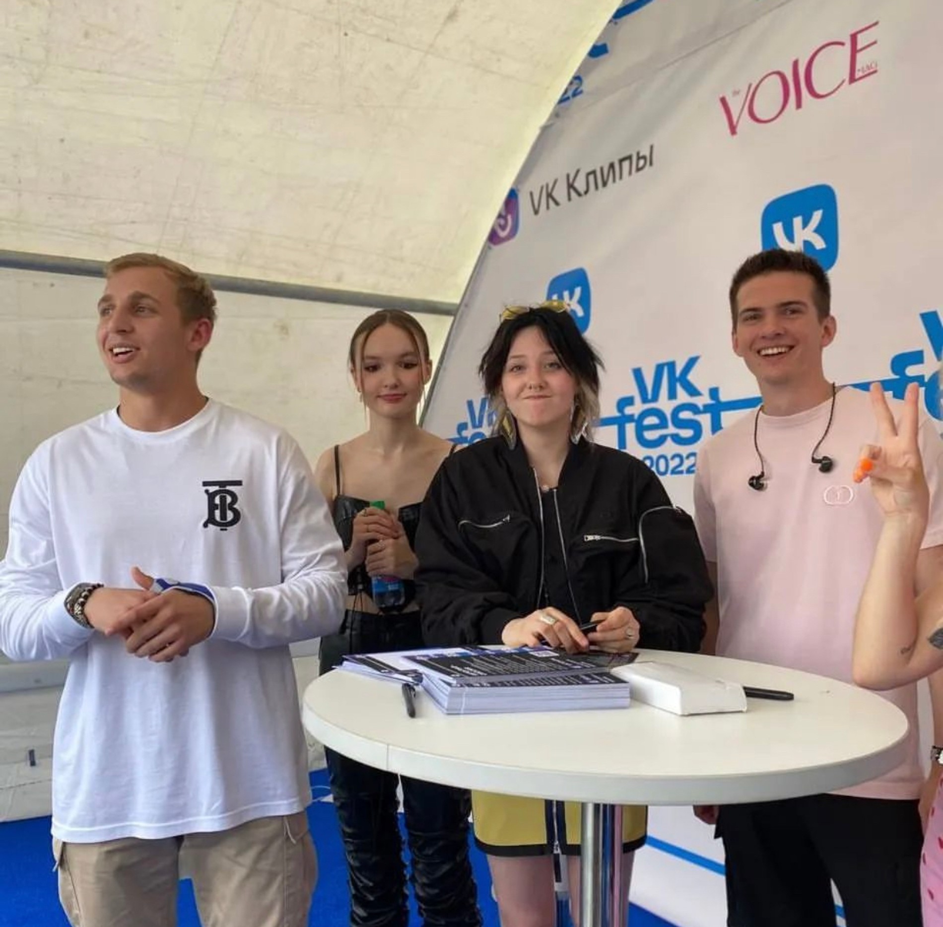 Саша Стоун, Арина Данилова и Ray!
Фото: Инстаграм (Запрещен в РФ) Ray!