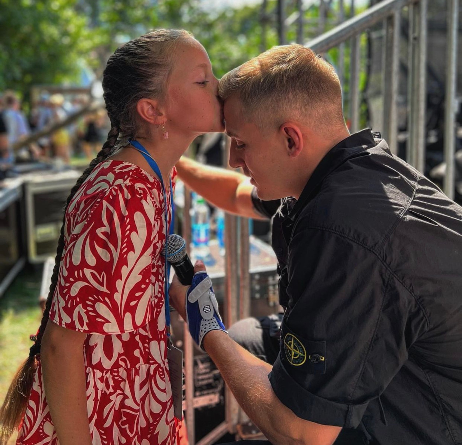 Саша Стоун на VK Fest с сестрой.
Фото: Инстаграм (Запрещен в РФ) Саши Стоуна