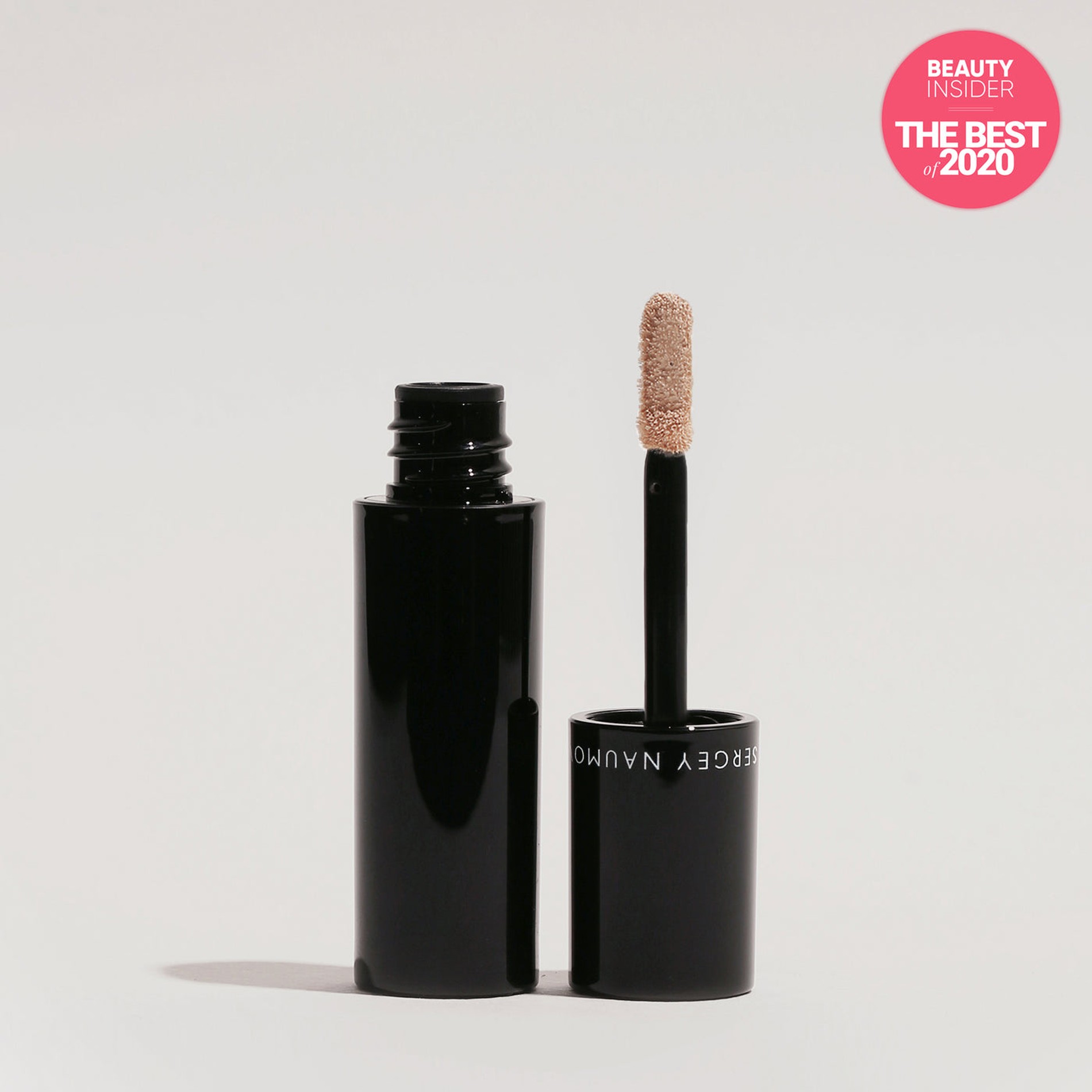 Фото: snaumov.com
Консилер с полуматовым эффектом Sergey Naumov PHENOMENON SPF 15 Х28