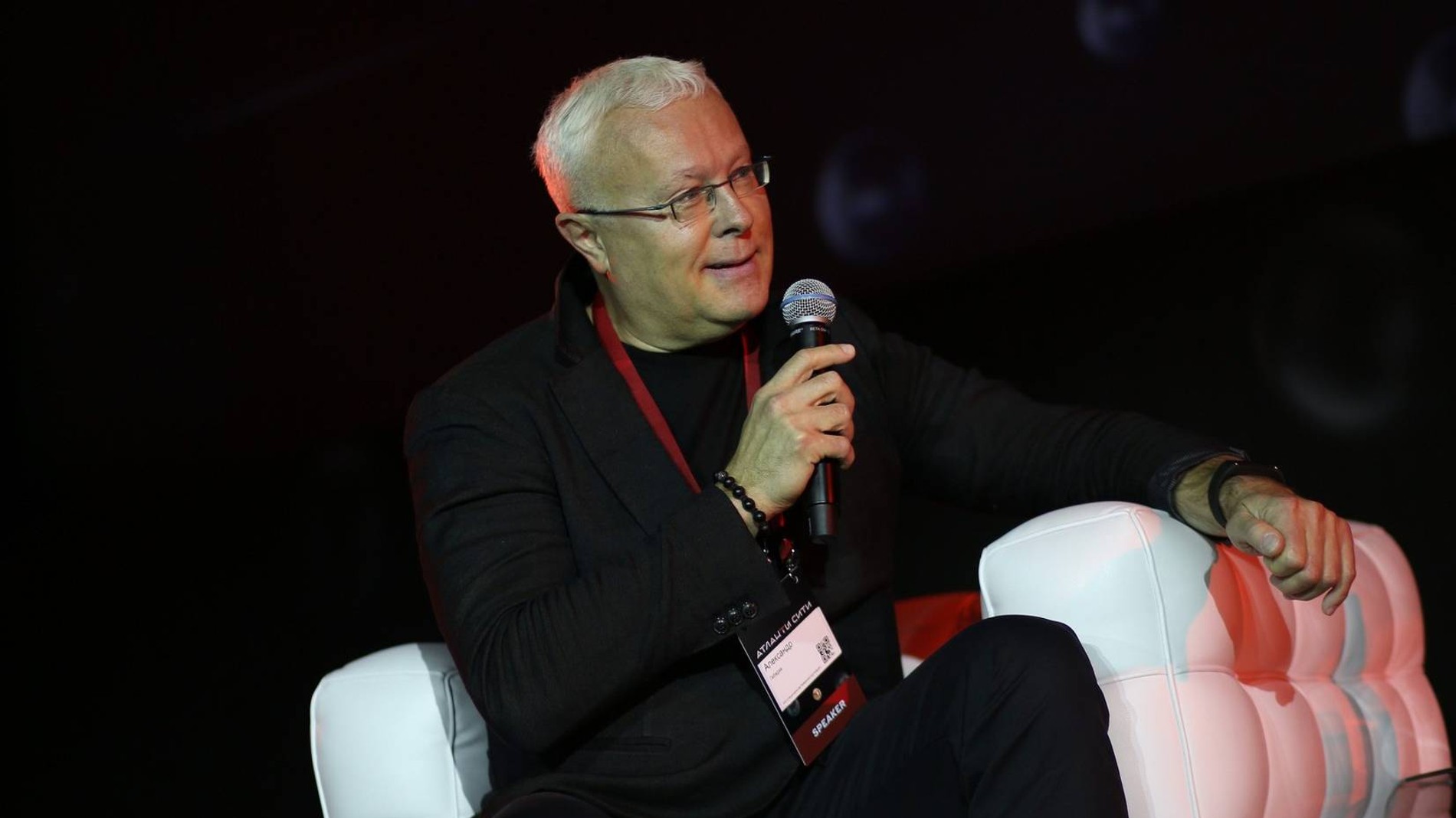 Бизнесмен Александр Лебедев выступает на встрече бизнес-клуба «Атланты»
Фото: Vk.com/atlanty_club