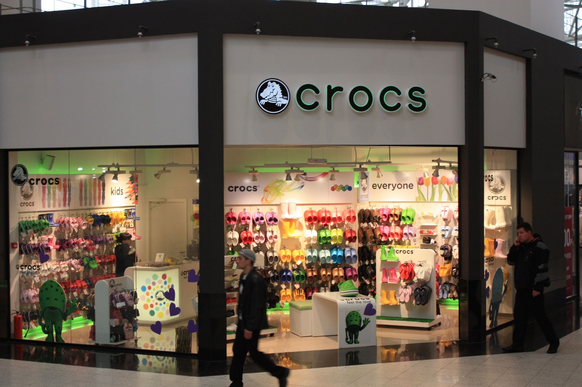 В Москве снова открываются магазины Crocs