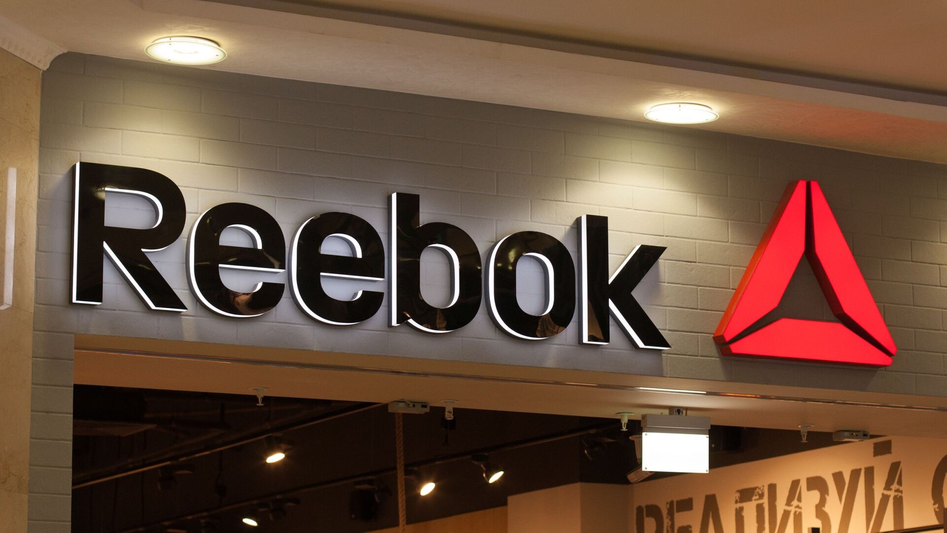 Компания Reebok тоже возвращается на российский рынок