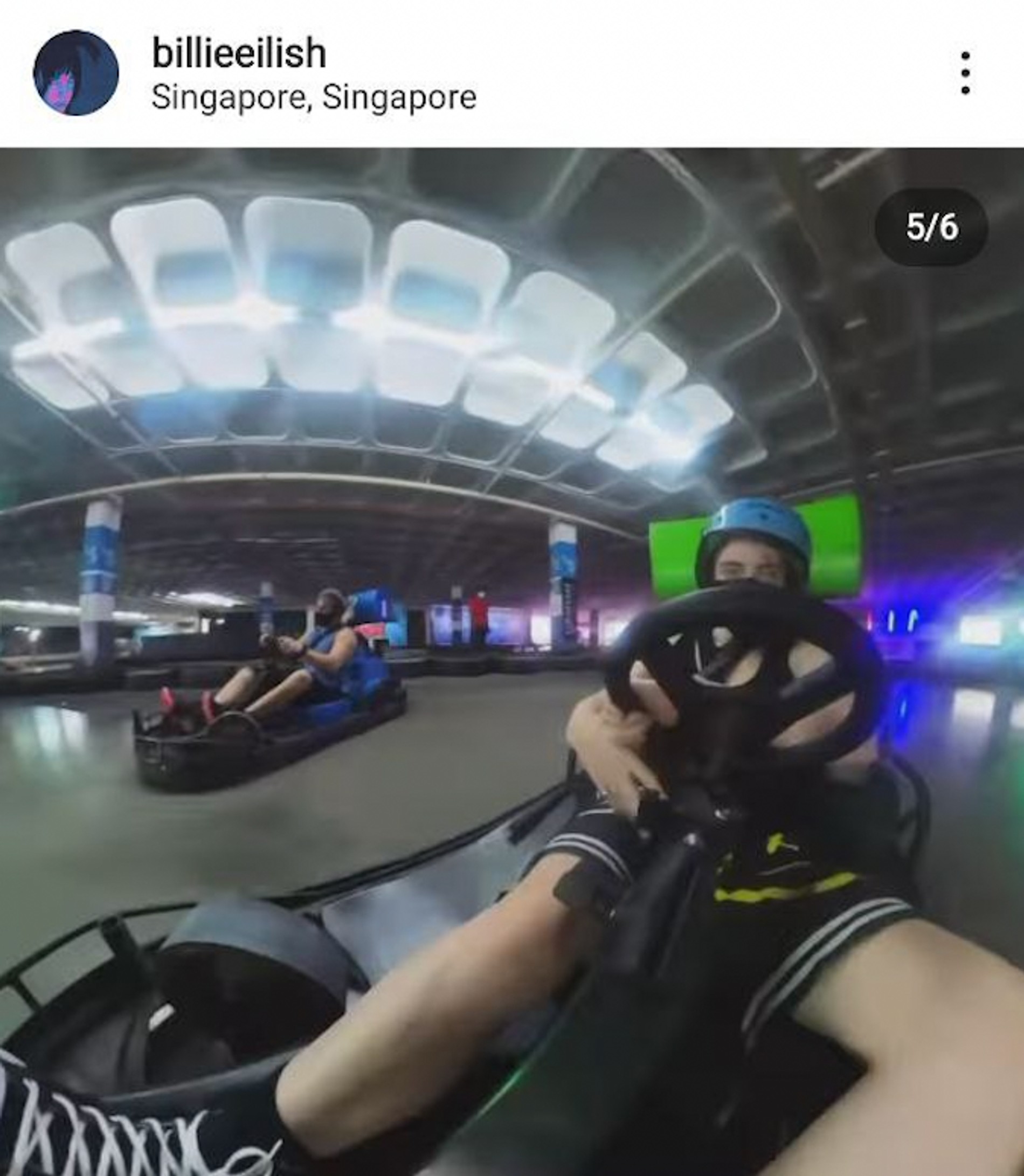 Фото: Инстаграм (запрещен в РФ) Билли Айлиш
Билли Айлиш на картинге в Сингапуре