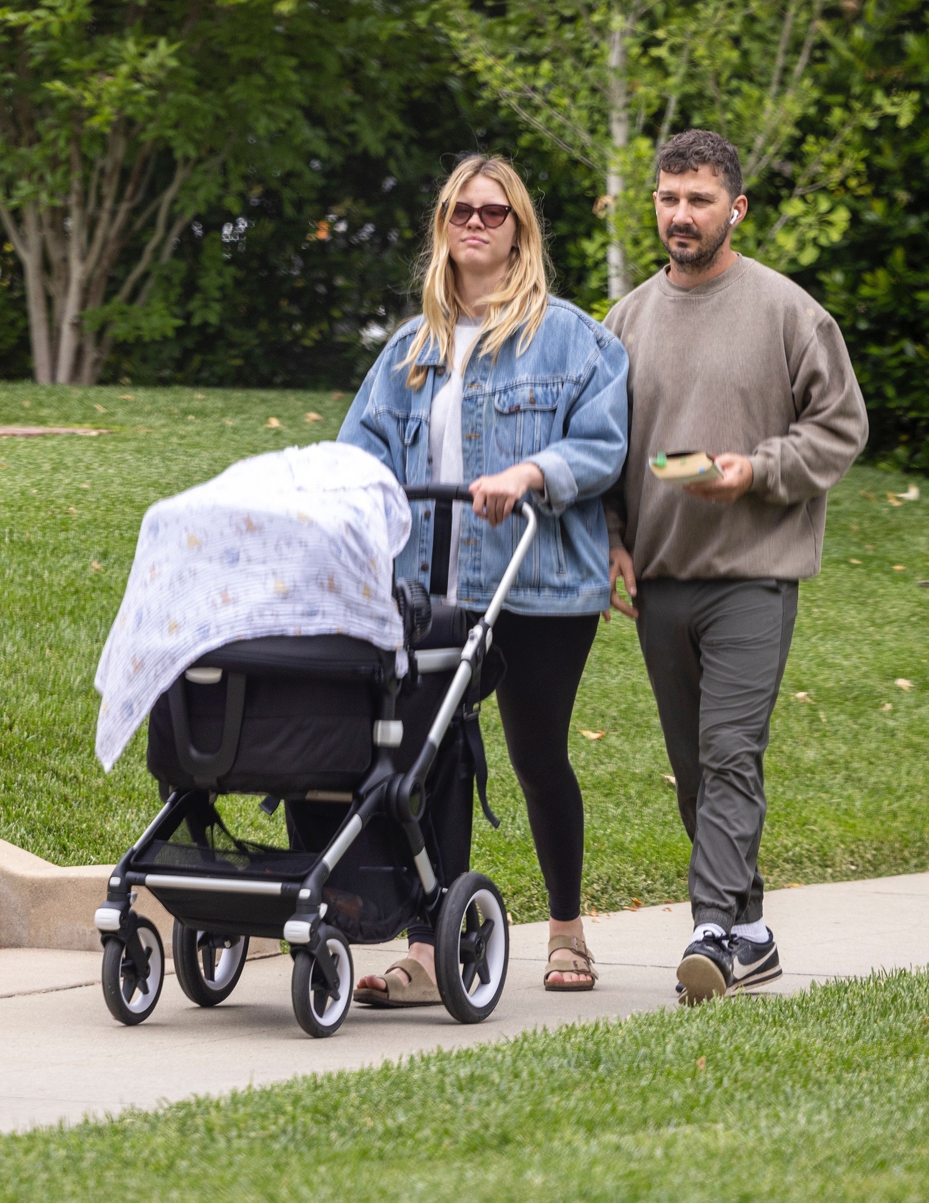 Шайа Лабаф и Миа Гот
Фото: BackGrid