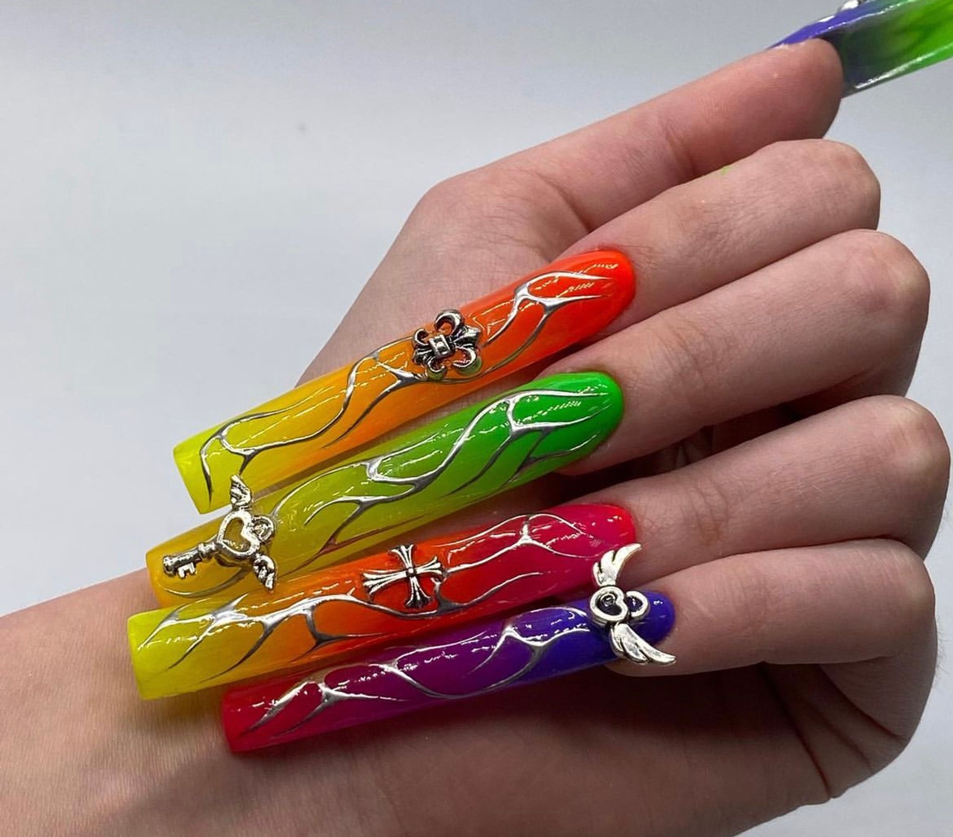 Фото: Инстаграм (запрещен в РФ) @man.in.nail