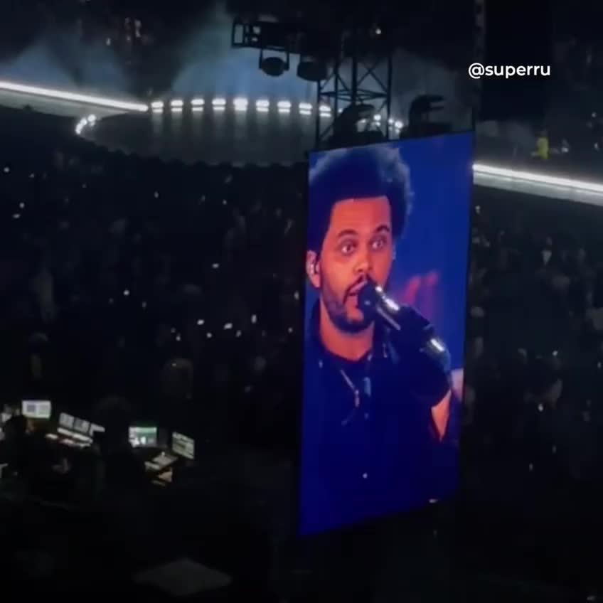 Почему The Weeknd отменил концерт после одной песни? 