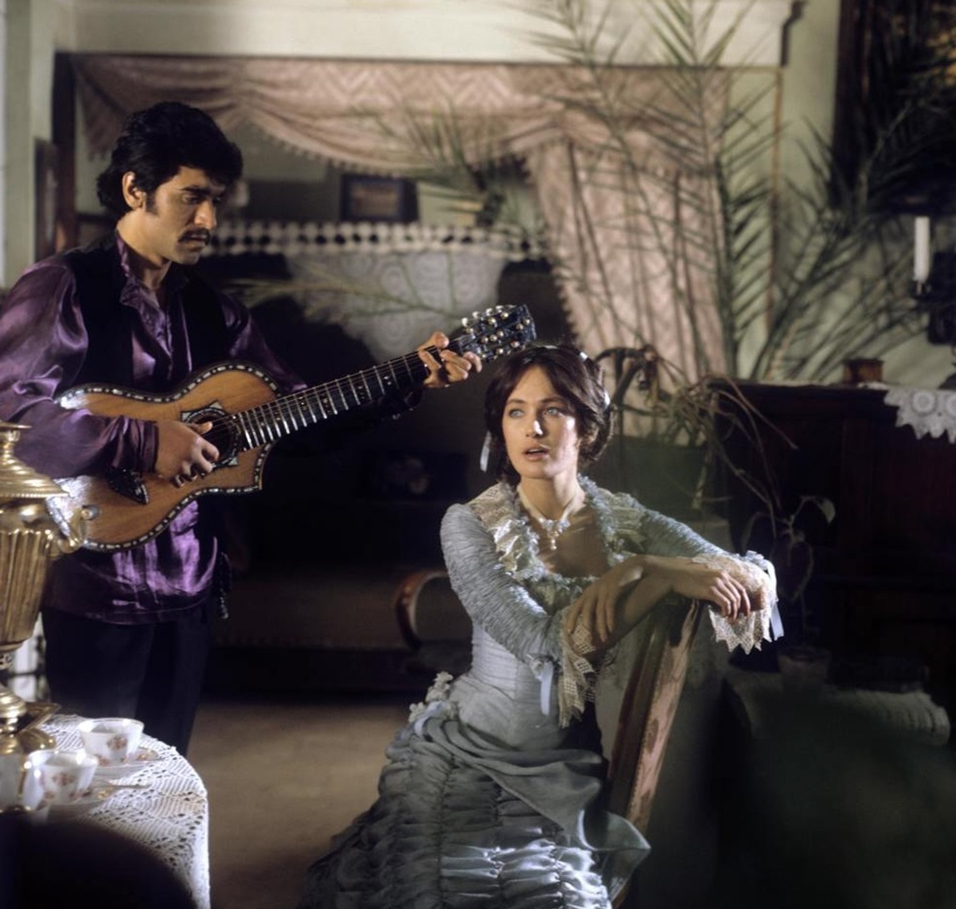 Кадр из фильма «Жестокий романс», 1984