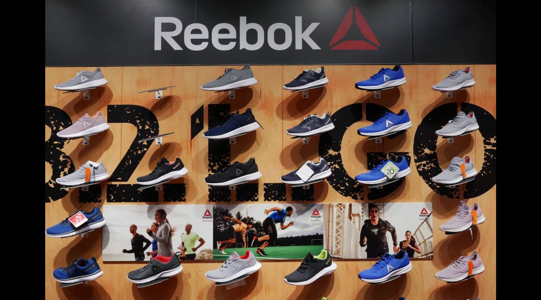 Sneaker box магазин. Sneaker box reebok. сникерс бокс. Sneaker box reebok интернет магазин. снейкер бокс рибок.