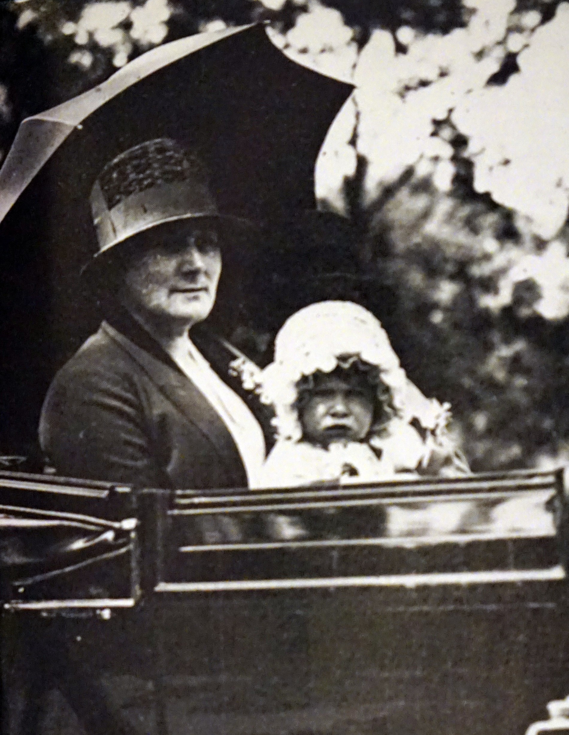 Принцесса Елизавета с няней в повозке.