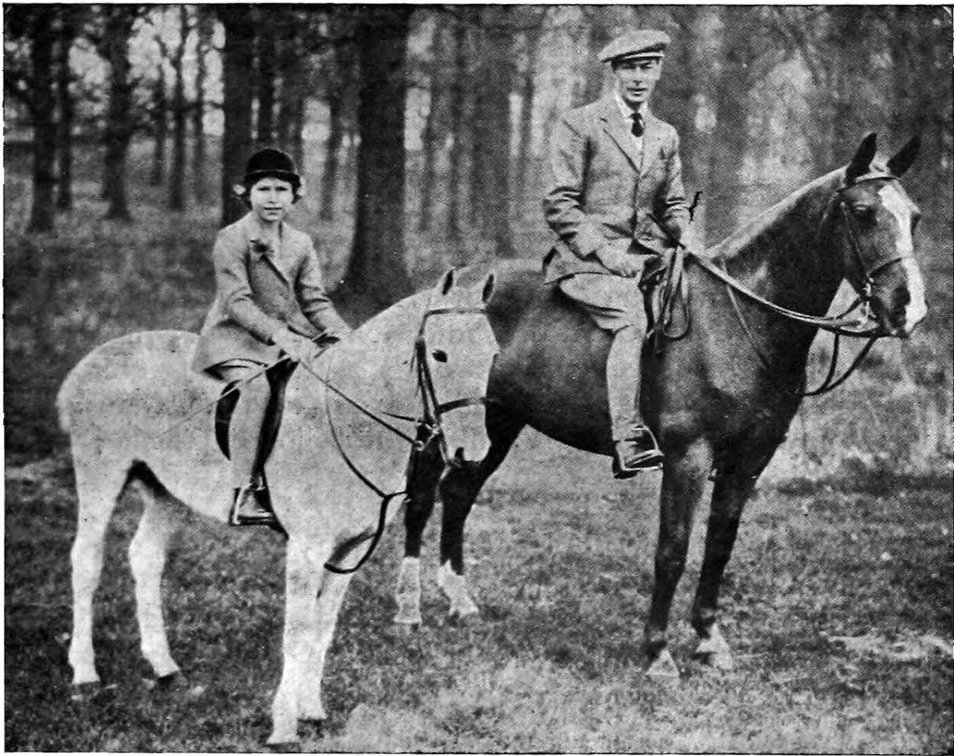 Принцесса с отцом верхом на лошади.