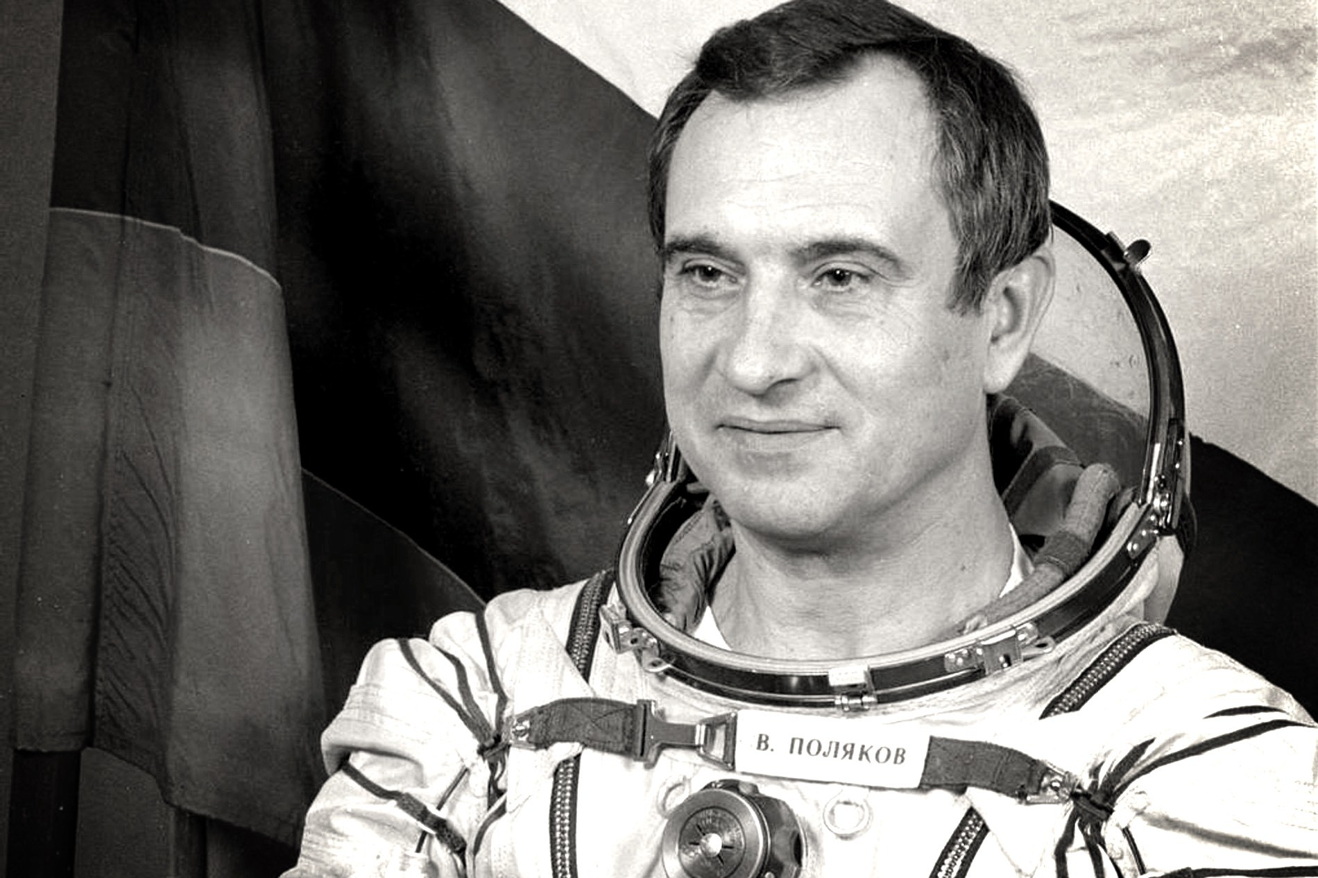 Космонавт совершивший самый длительный полет в космос