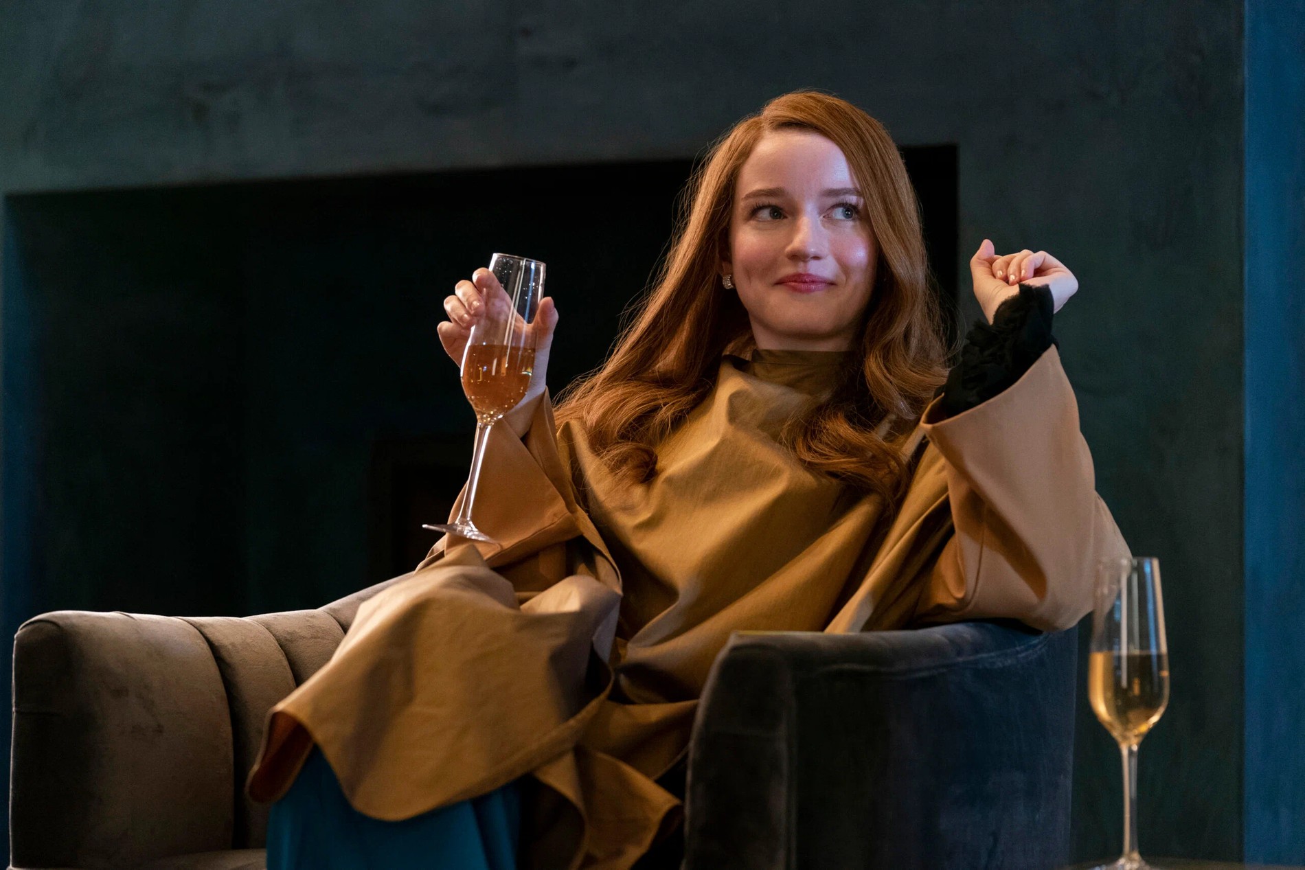 Фото: кадр из сериала «Изобретая Анну»